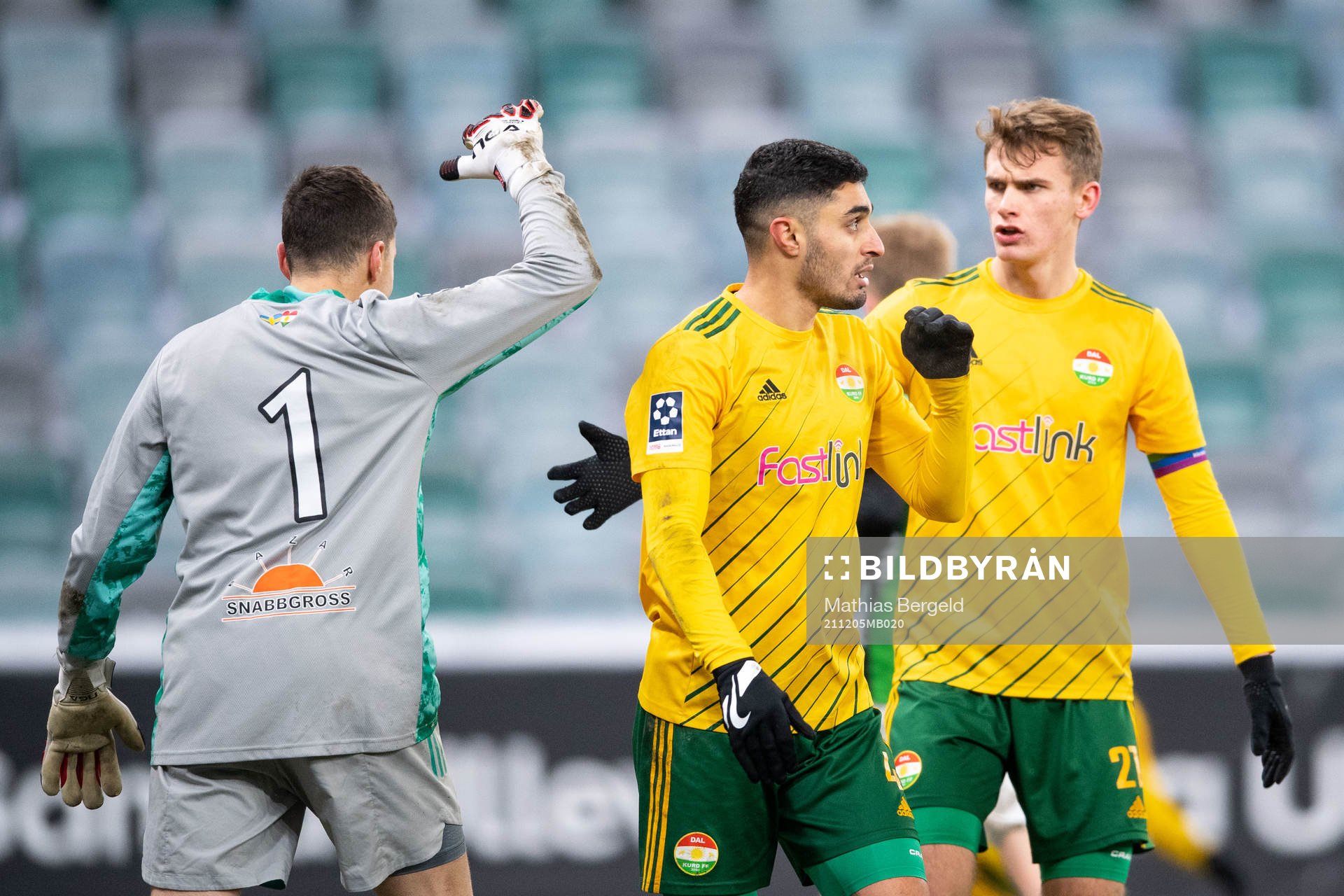 Dalkurds målvakt Jonathan Viscosi, Umit Aras och Arash