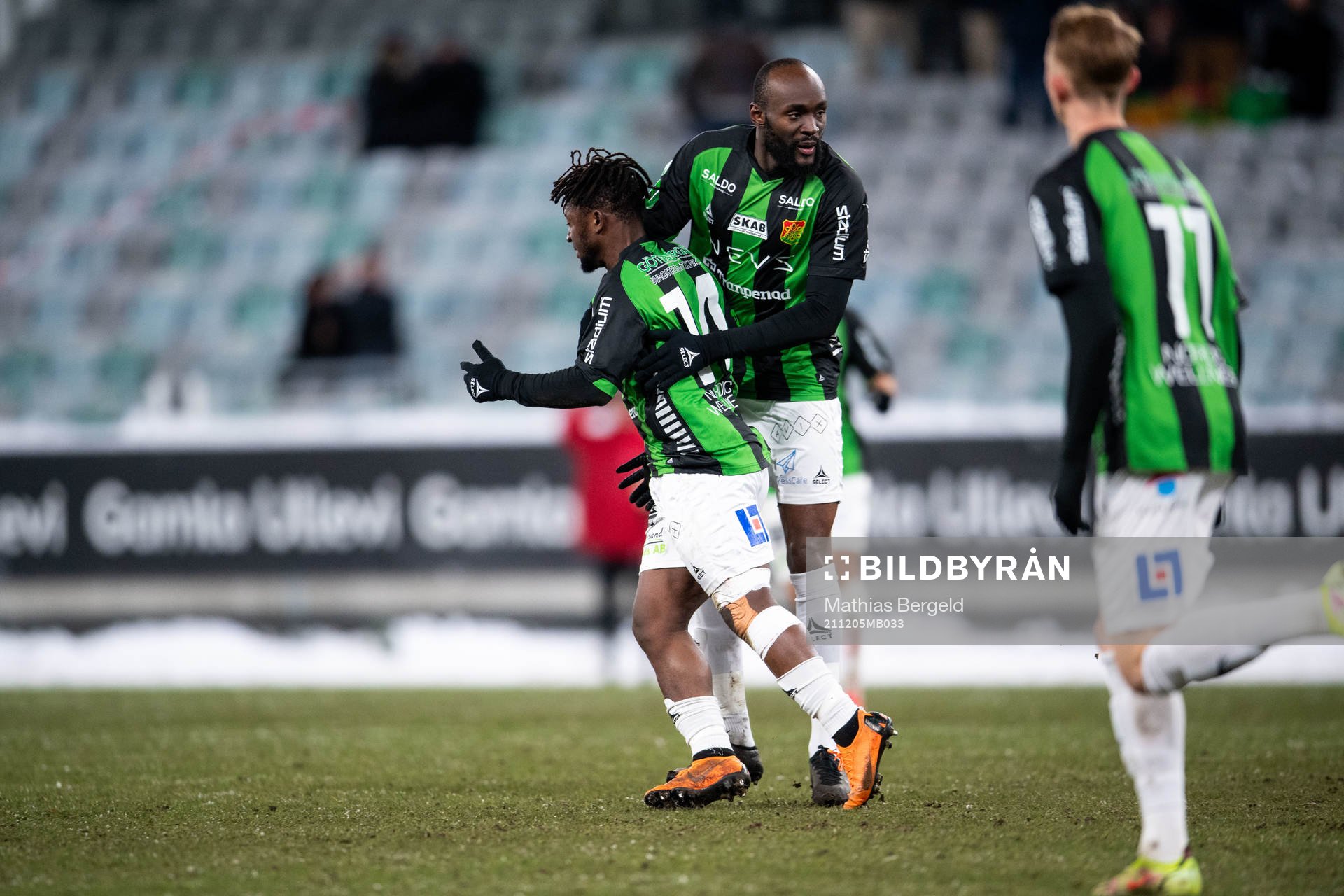 GAIS Michael Kargbo och Boris Lumbana jublar