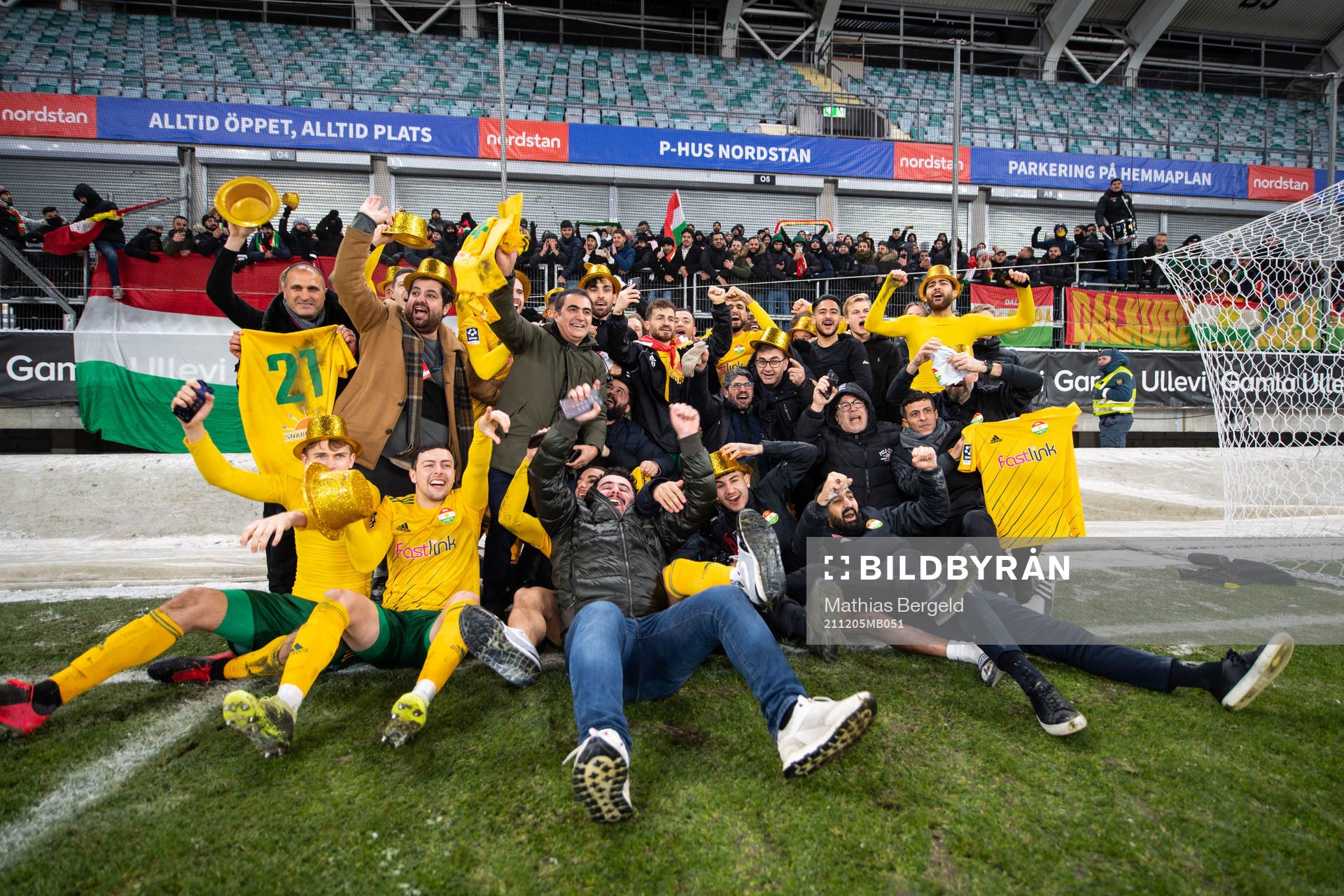 Dalkurds spelare och ledare jublar