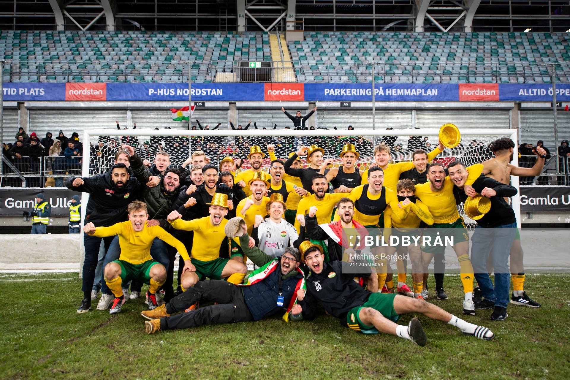 Dalkurds spelare och ledare jublar