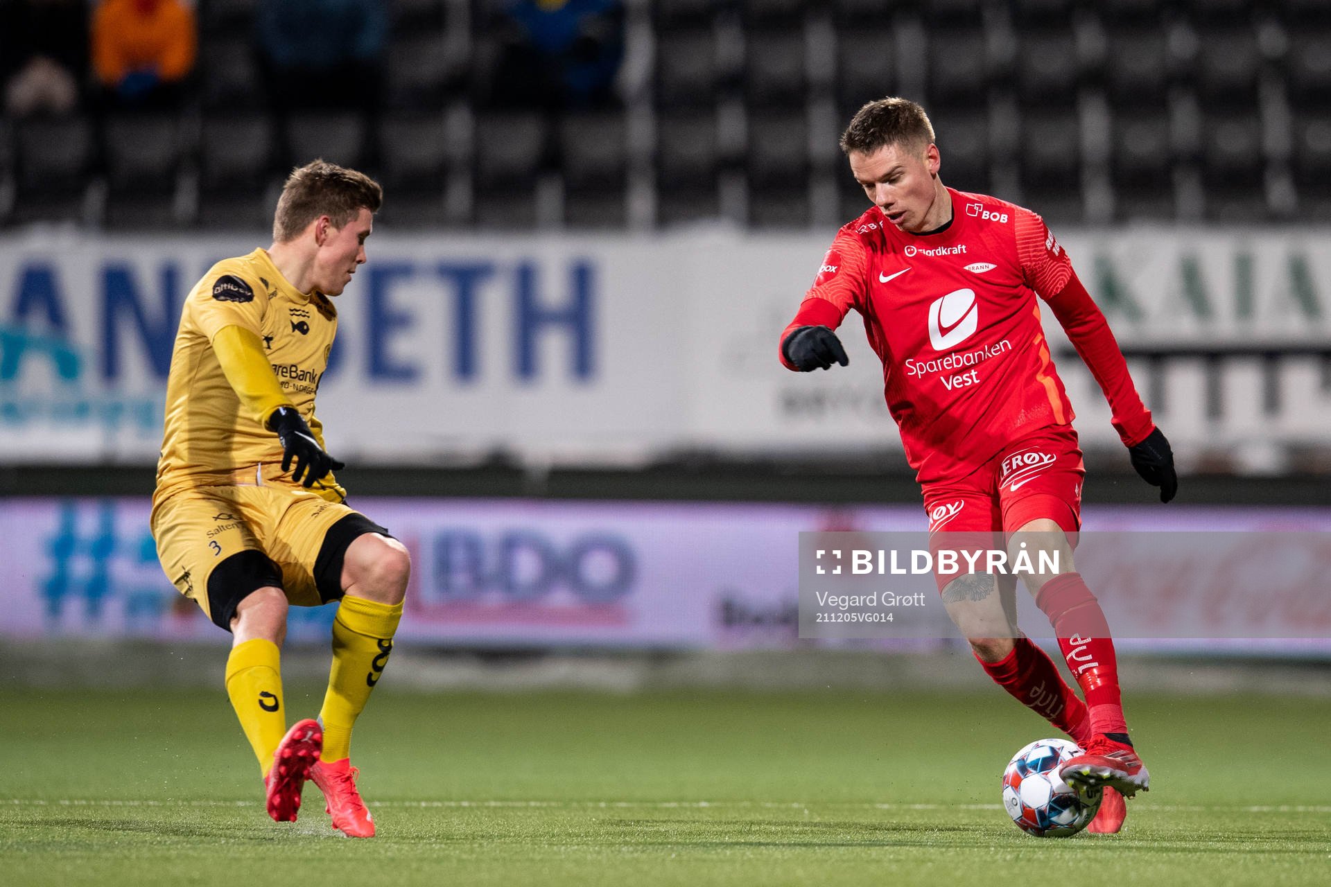 Alfons Sampsted of Bodø/Glimt and Robert Taylor of Brann