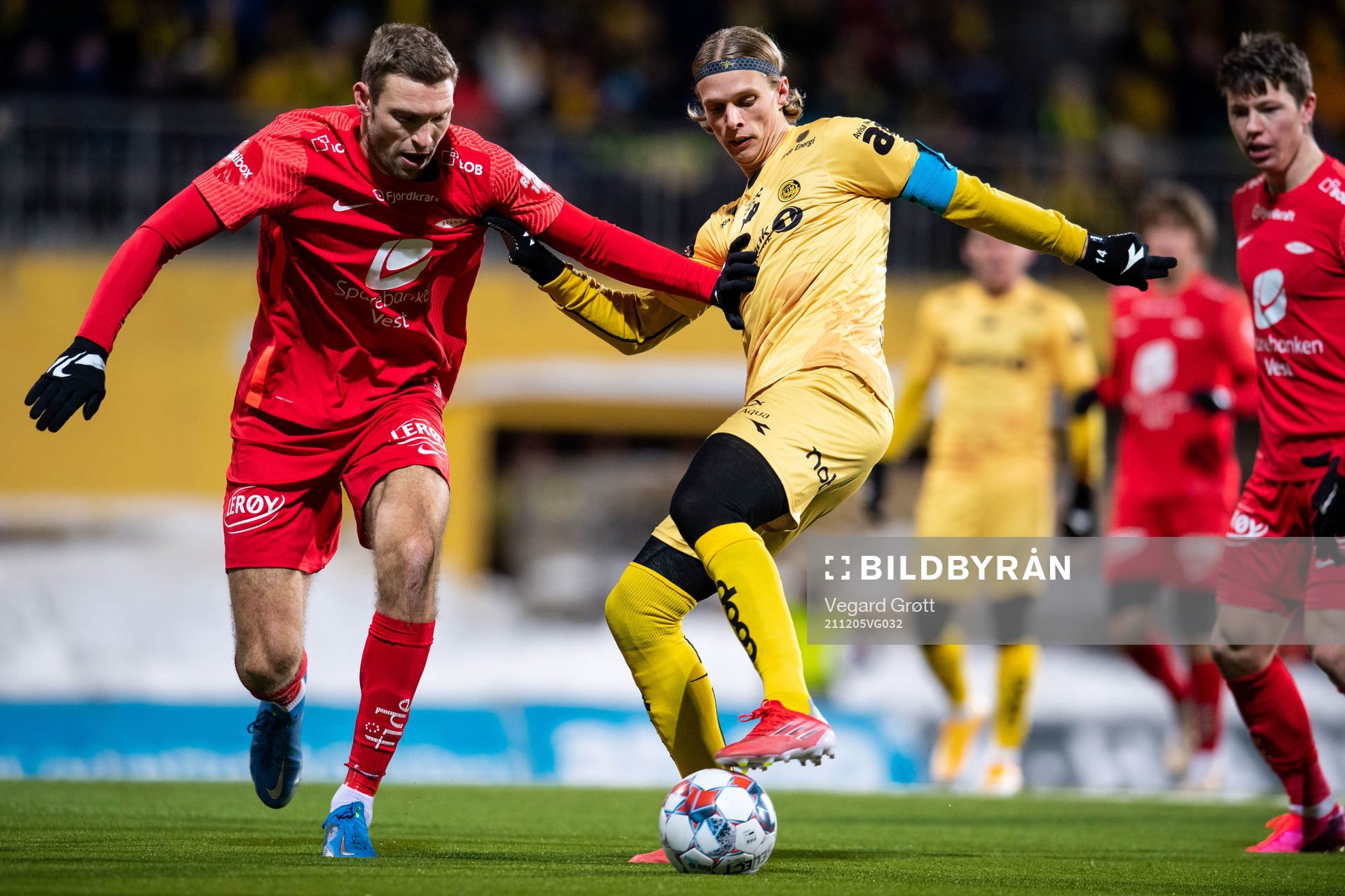 Runar Hove of Brann and Ulrik Saltnes of Bodø/Glimt