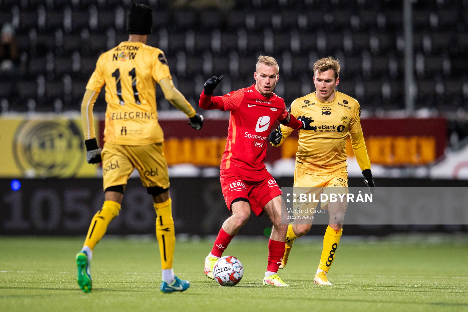 Petter Strand of Brann and Morten Konradsen of Bodø/Glimt
