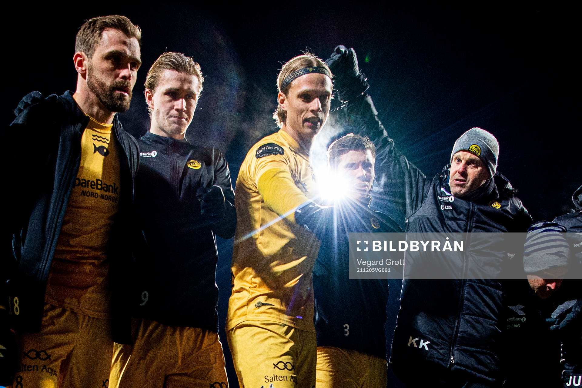 Brede Mathias Moe, Ola Solbakken, Ulrik Saltnes, Alfons Sampsted and Kjetil Knutsen, head coach of Bodø/Glimt, gather in a circle ahead of the Eliteserien football match between Bodø/Glimt and Brann on December 5, 2021 in Bodø.