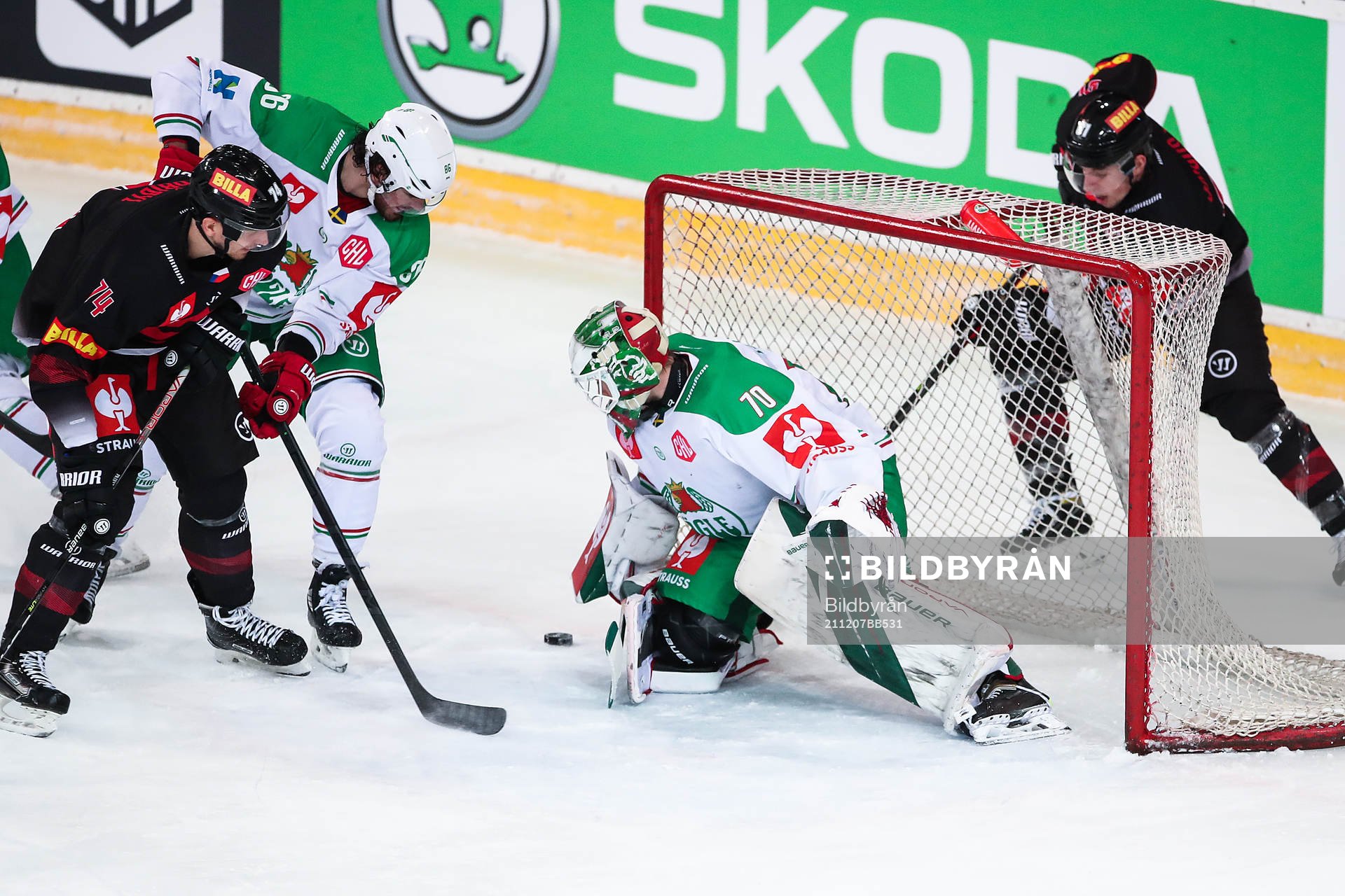 Eric Gelinas and goalkeeper Calle Clang of Rögle