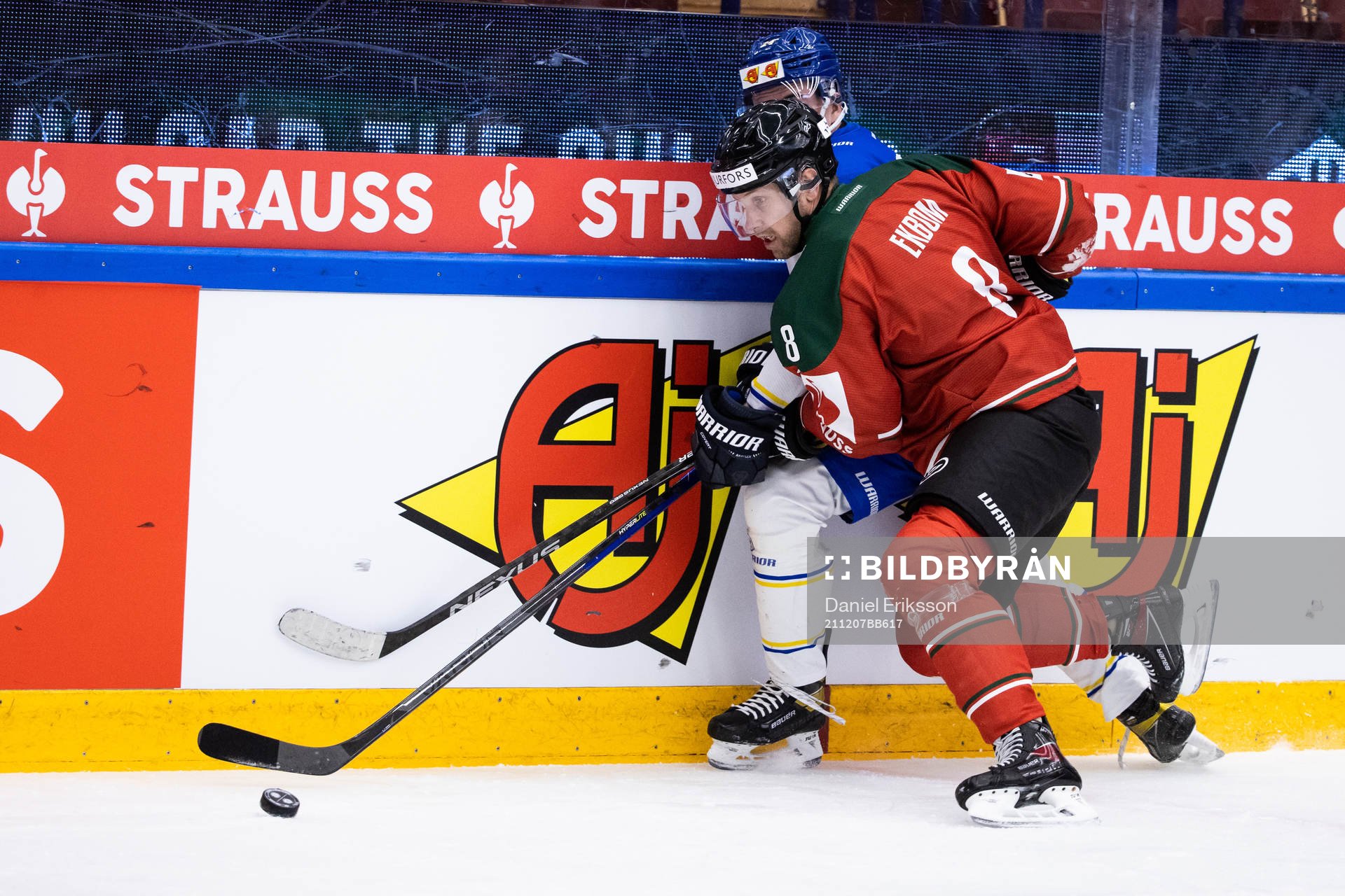 Viktor Ekbom of Frölunda and Isak Rosén  of Leksand