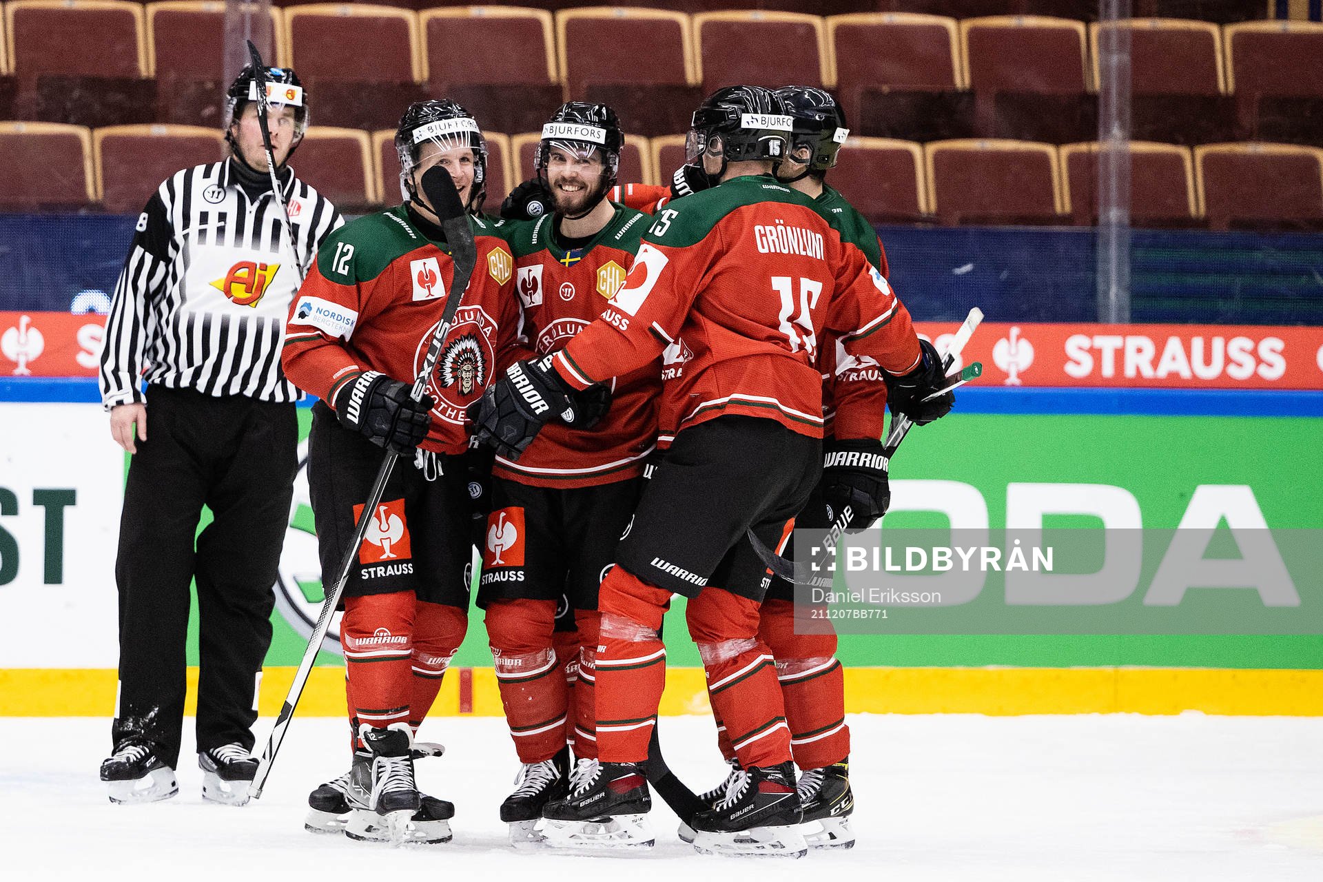 Patrik Carlsson of Frölunda celebrates