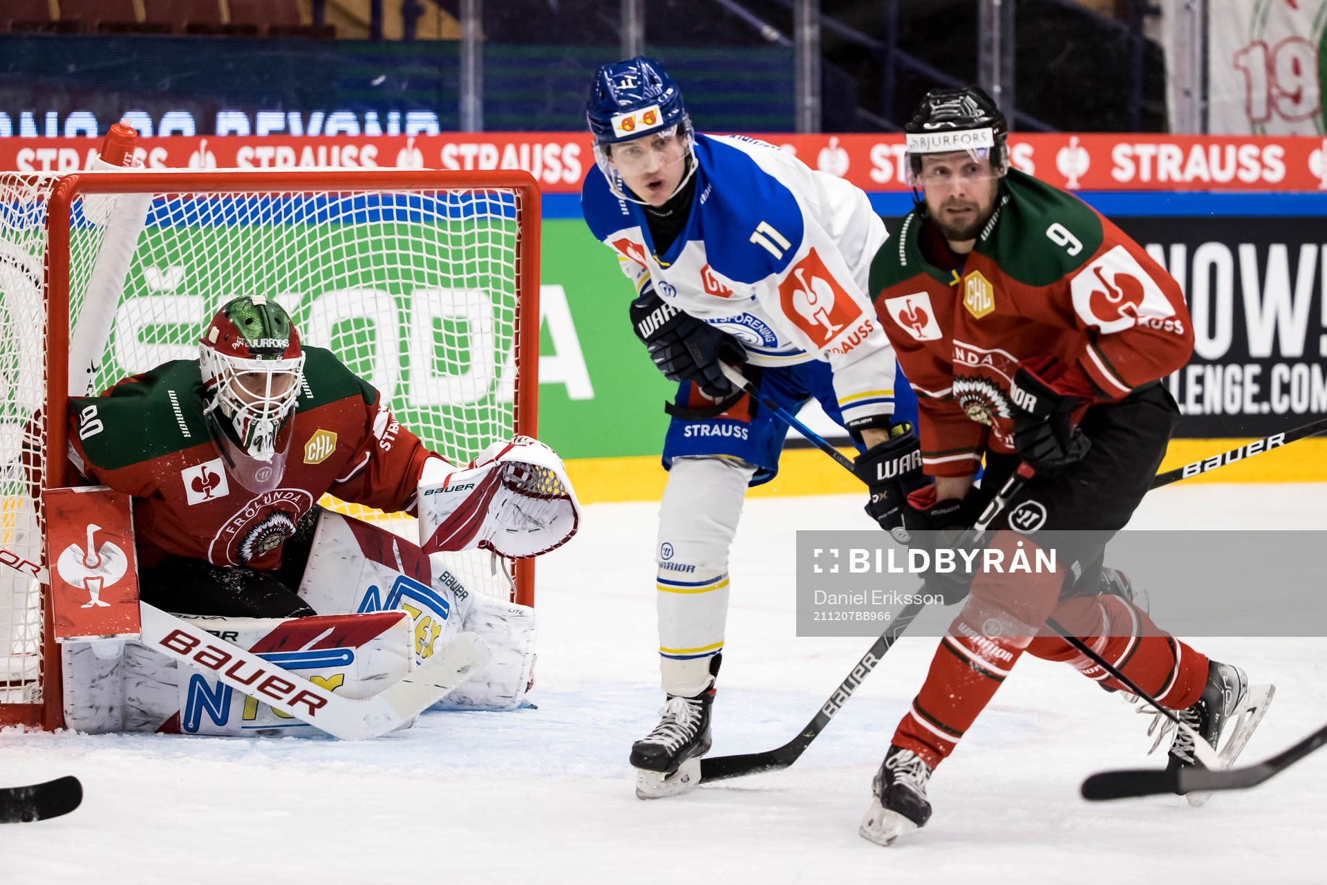 goalkeeper Matthew Tomkins of Frölunda and Martin Karlsson