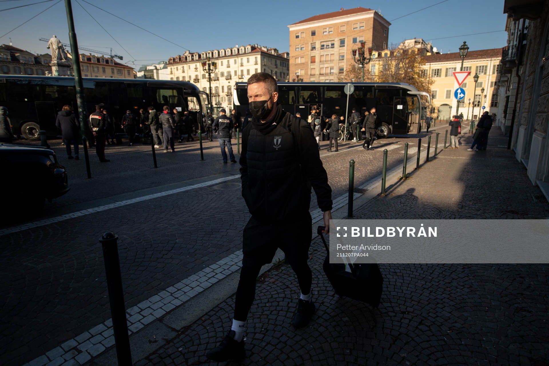 Lasse Nielsen arrives at the hotel