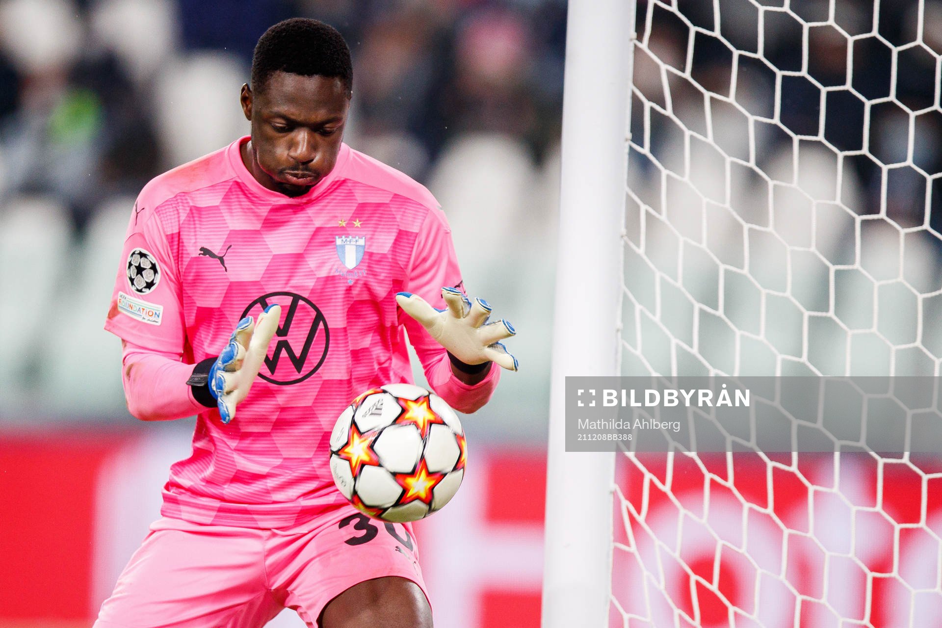 Goalkeeper Ismael Diawara of Malmö FF
