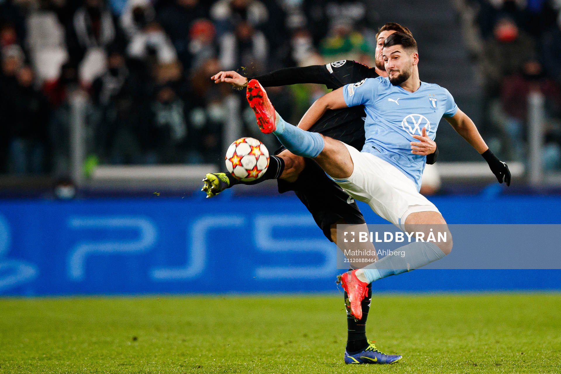 Daniele Rugani of Juventus and Antonio Colak of Malmö FF