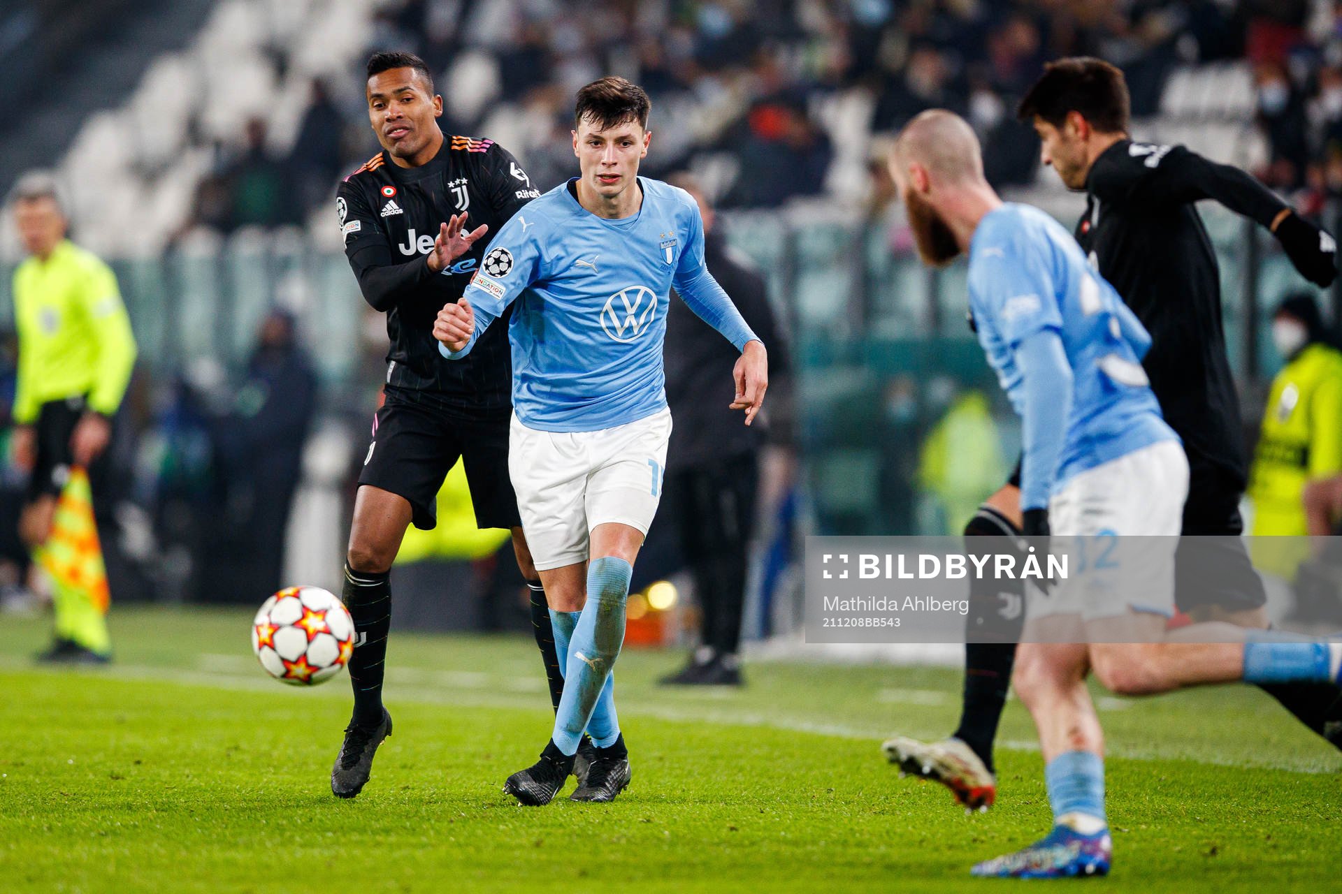 Alex Sandro of Juventus and Anel Ahmedhodzic of Malmö FF
