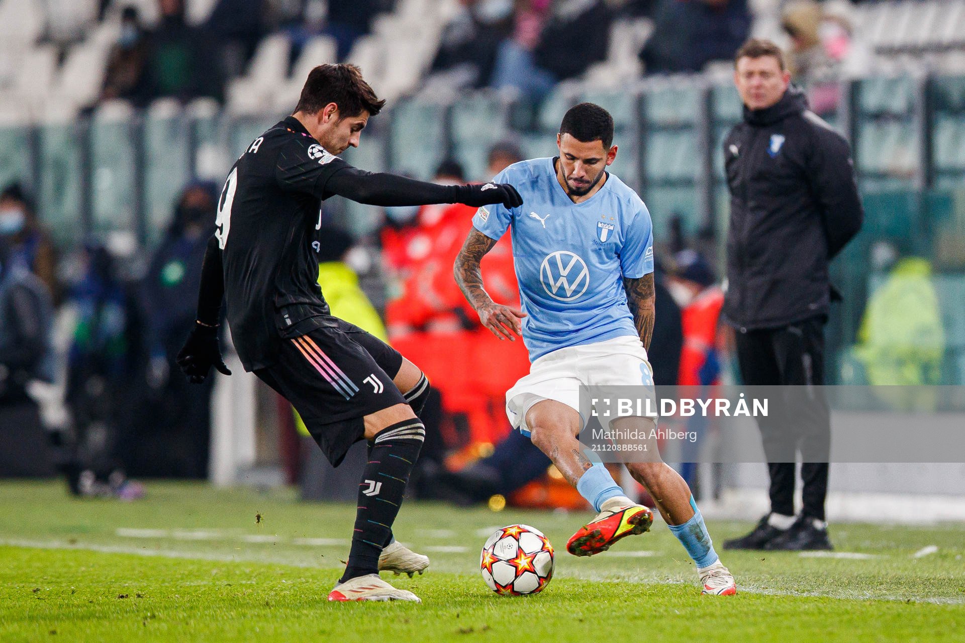 Alvaro Morata of Juventus and Sergio Pena of Malmö FF