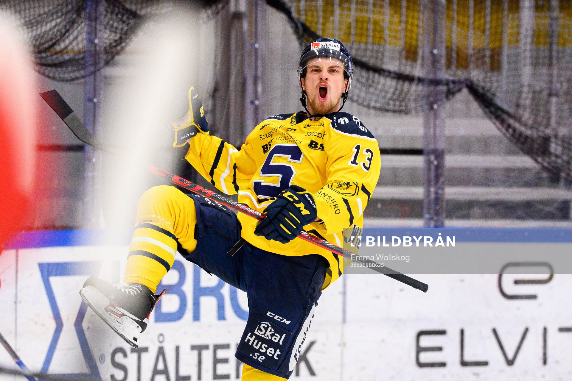 Södertäljes Gustav Willman Borvik jublar