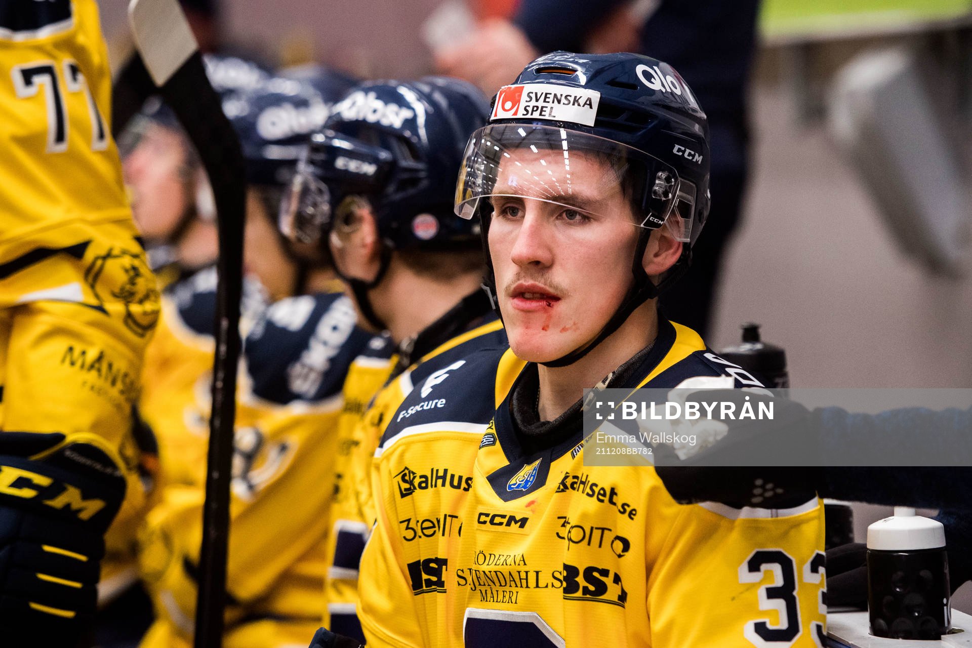 Södertäljes Felix Olsson blöder