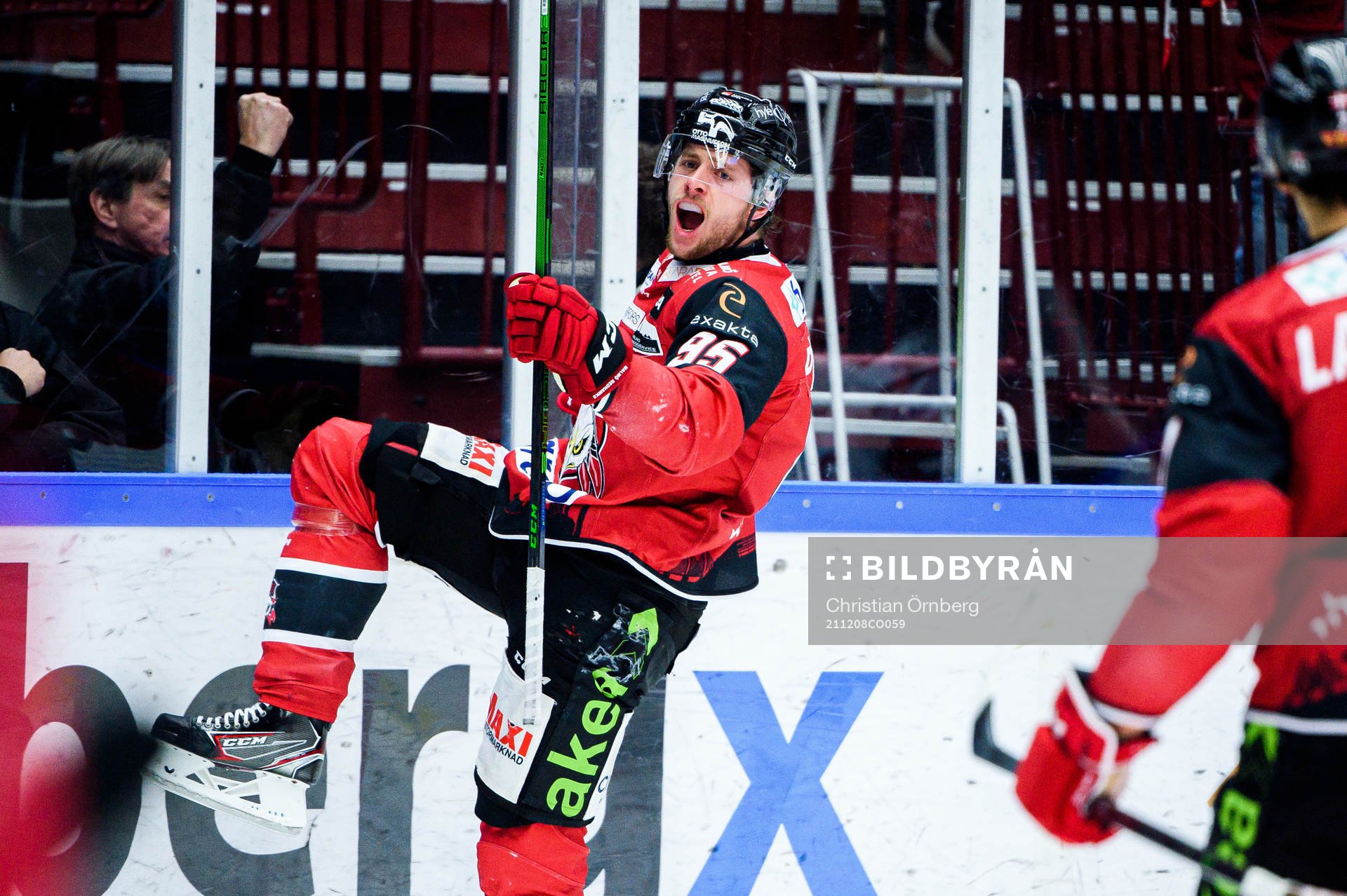 Malmö Redhawks Carl Persson jublar