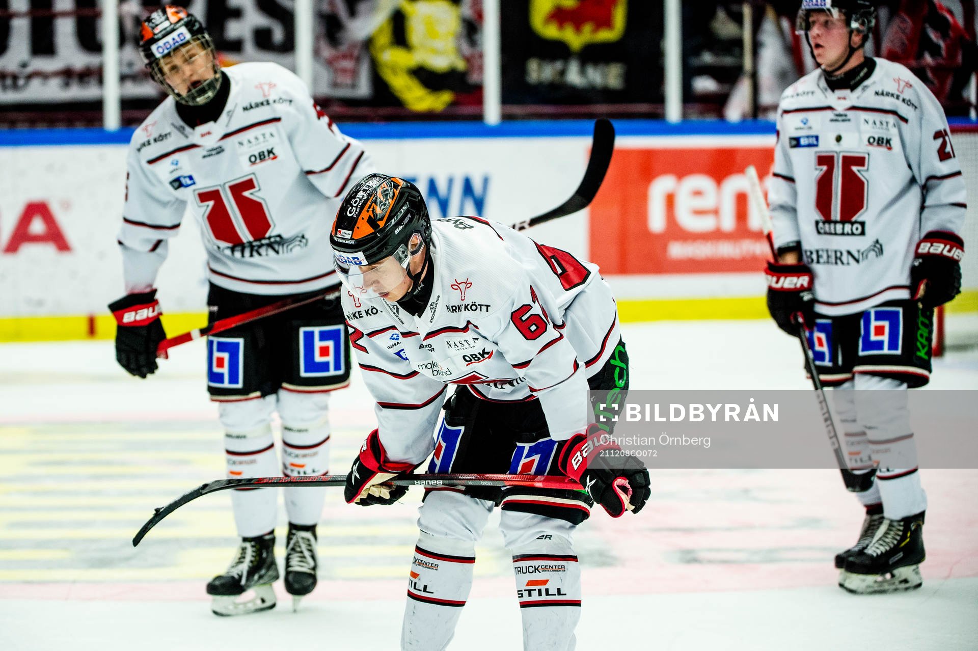 Örebros Robert Leino deppar med lagkamraterna