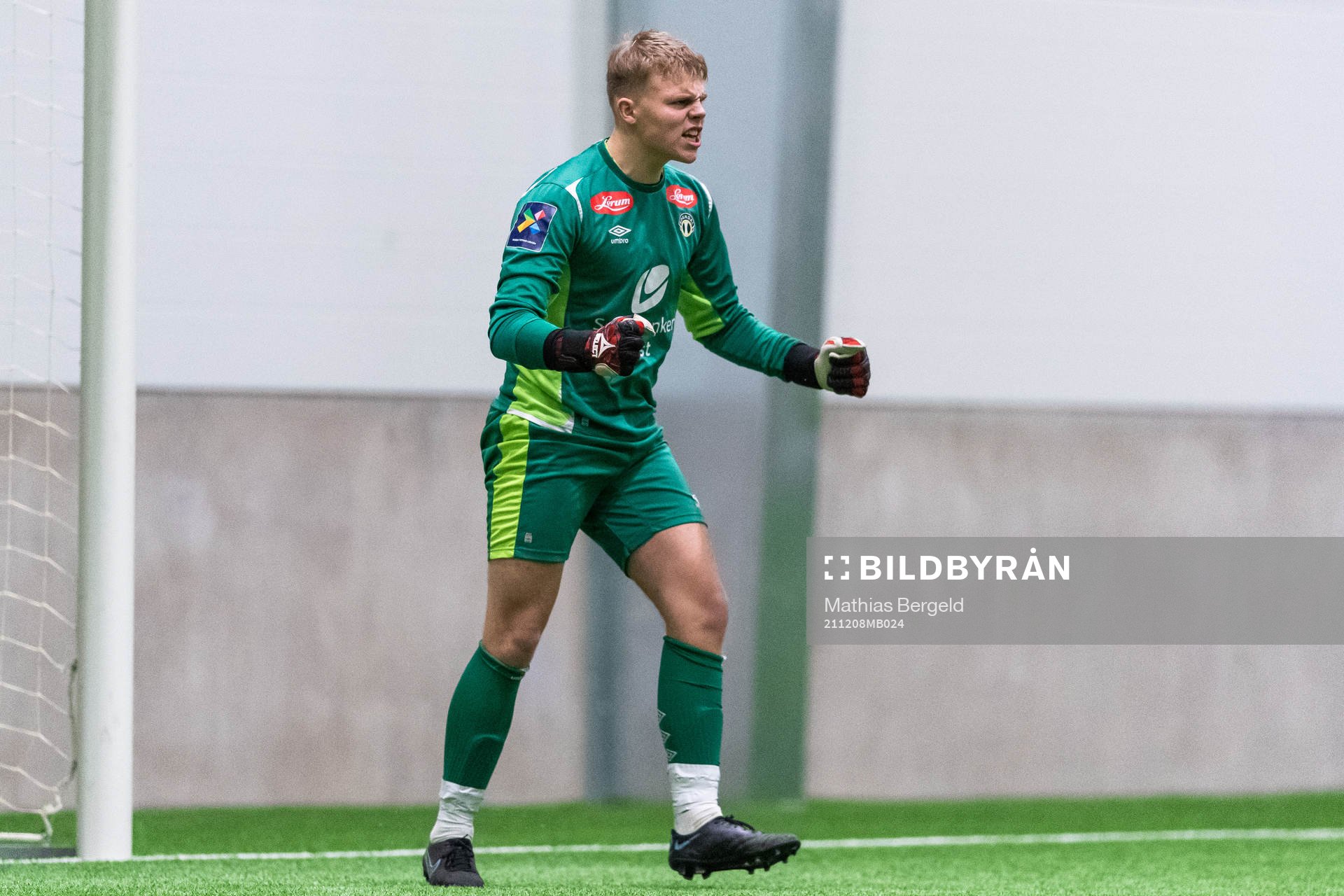 Sogndals målvakt Daniel Sætren jublar