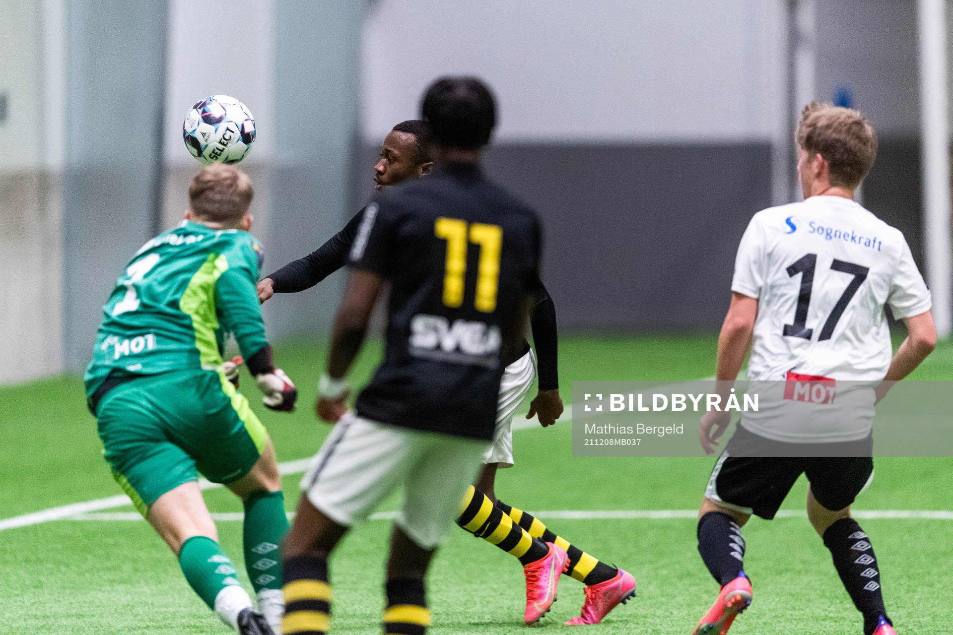 s Braxton Sserebe gör 0-1 bakom Sogndals målvakt Daniel