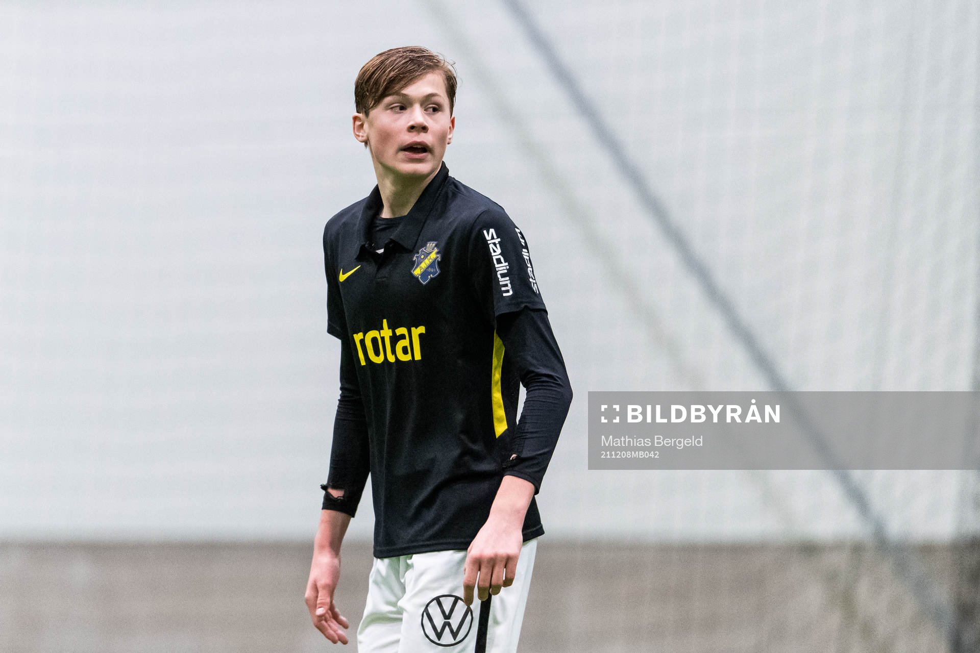 AIK:s Wilmer Olofsson under fotbollsmatchen i Skandinaviska Mästerskapen för P16 mellan Sogndal och AIK den 8 december 2021 i Borås.