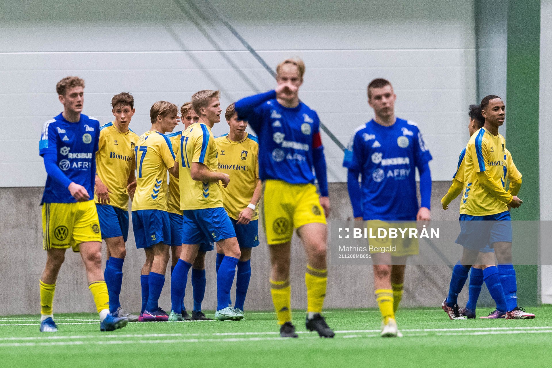 Bröndbys Magnus Søndergaard jublar med lagkamrater