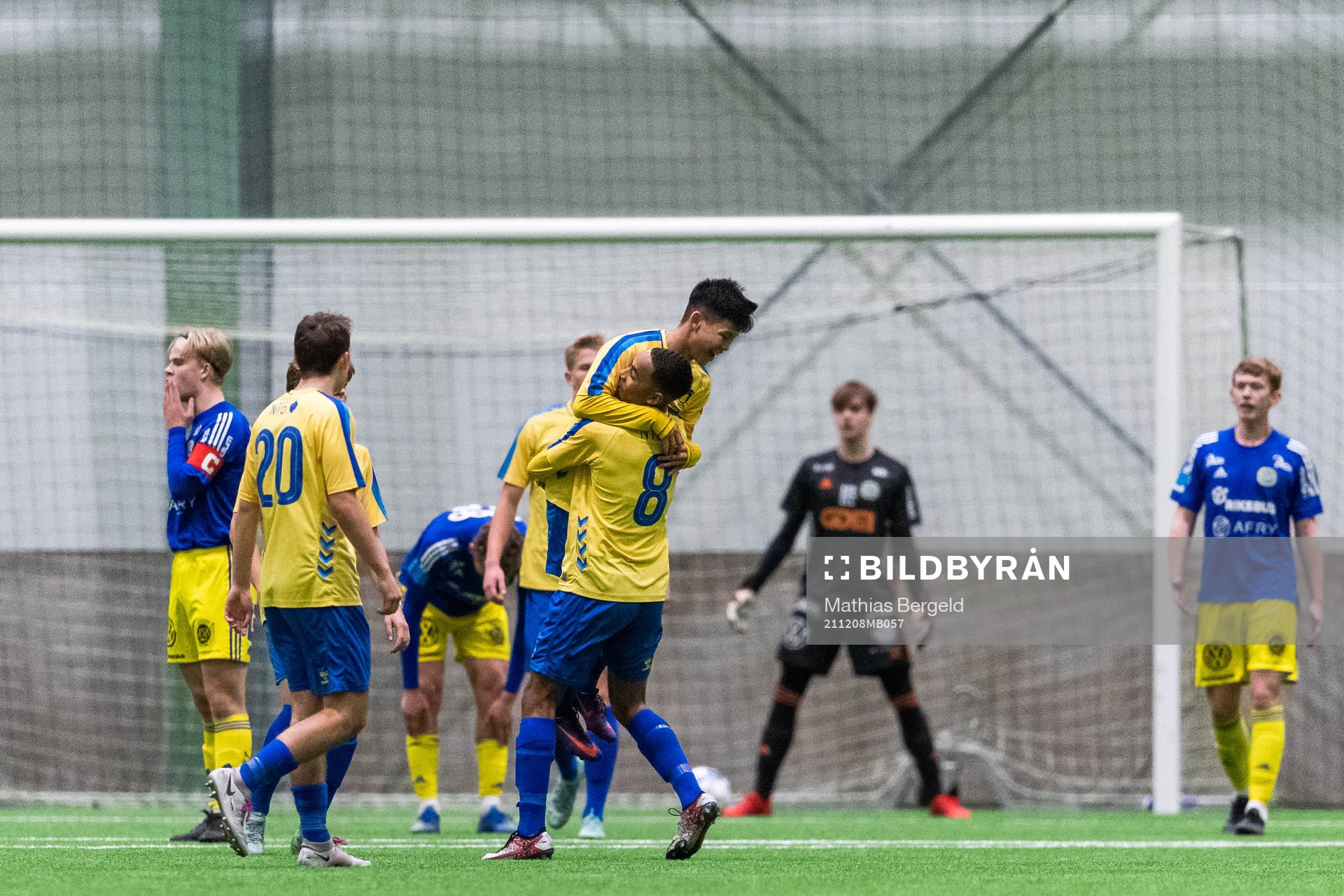 Bröndbys Kean Tran jublar med Noah Nartey