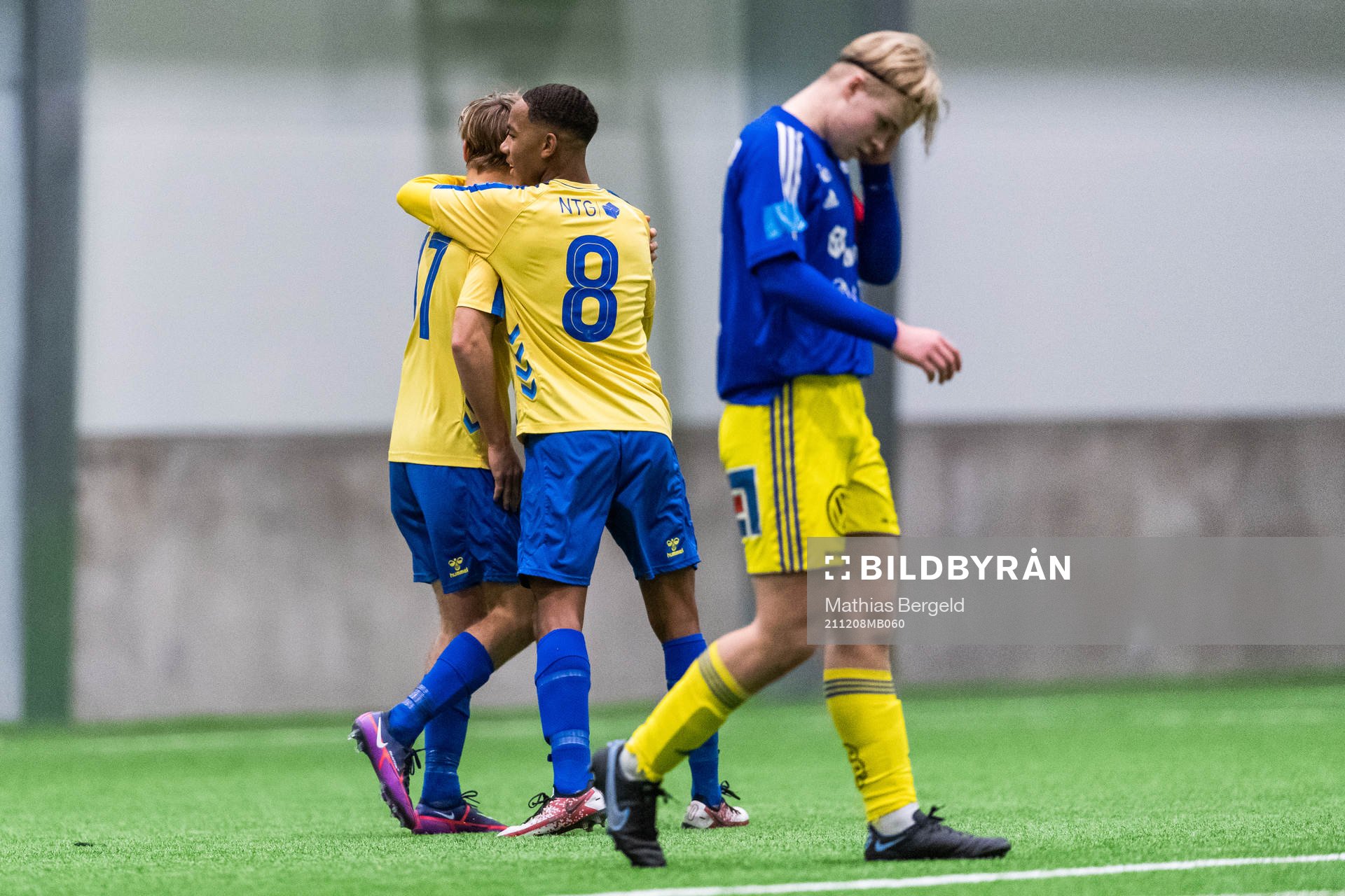 Bröndbys Lukas Larsen jublar med Noah Nartey