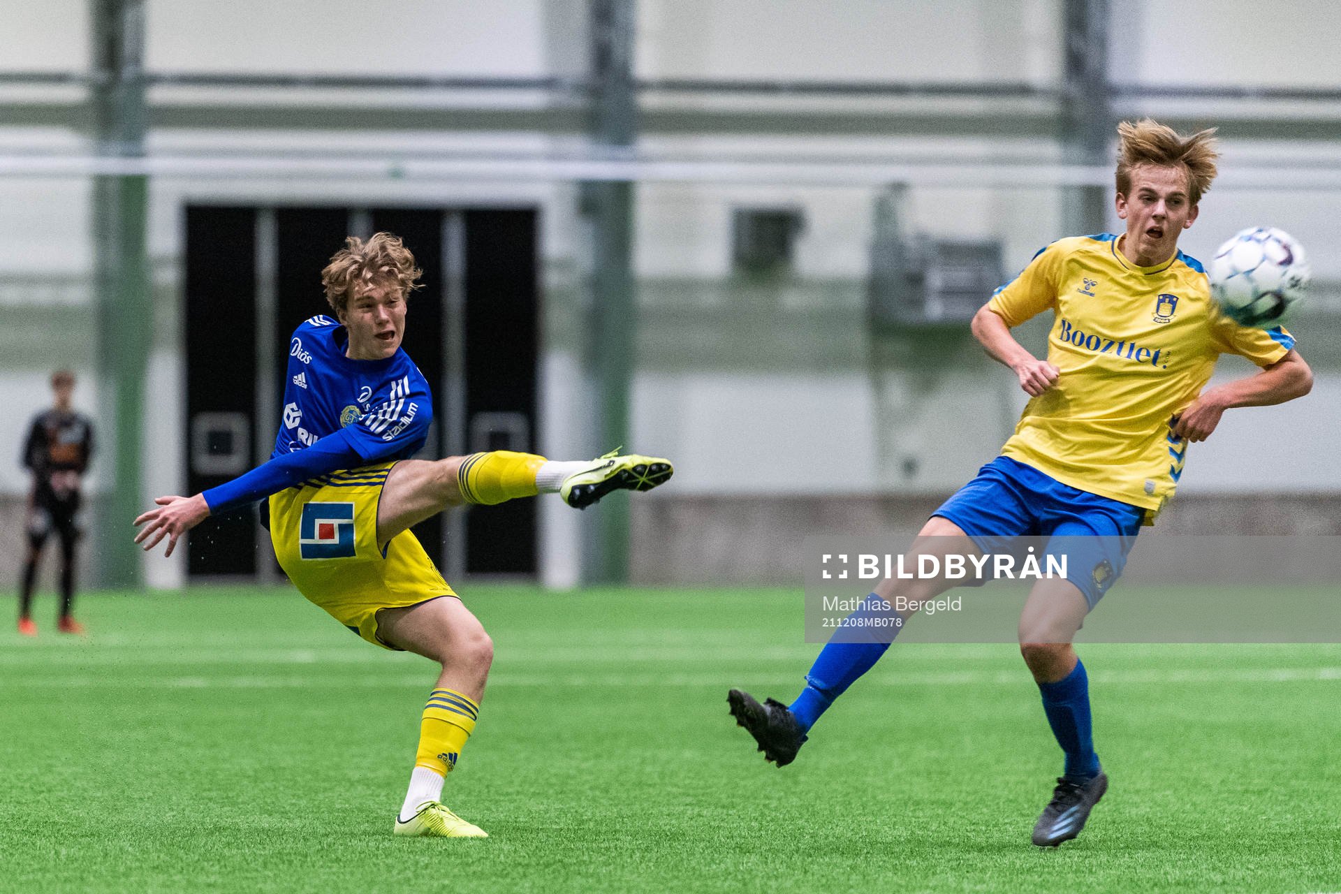 Sundsvalls Elvis Hansson och Bröndbys Magnus Søndergaard