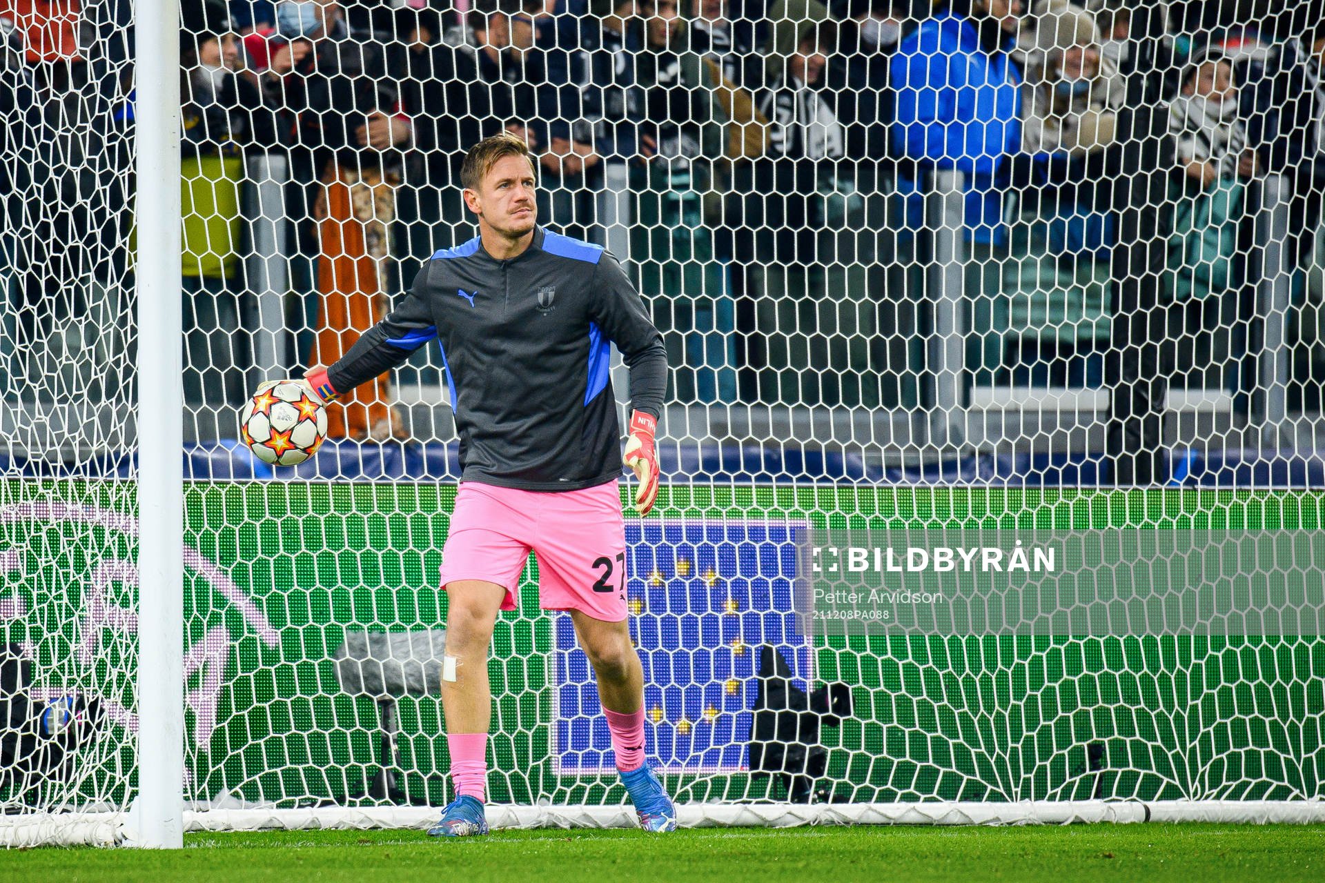 Goalkeeper Johan Dahlin of Malmö FF