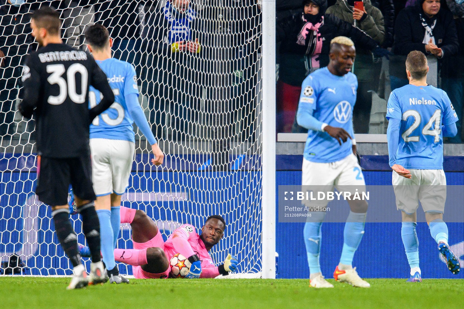Goalkeeper Ismael Diawara of Malmö FF with a save