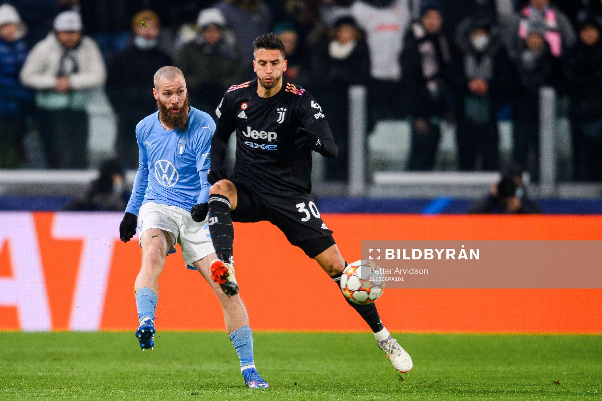 Jo Inge Berget of Malmö FF and Rodrigo Bentancur of
