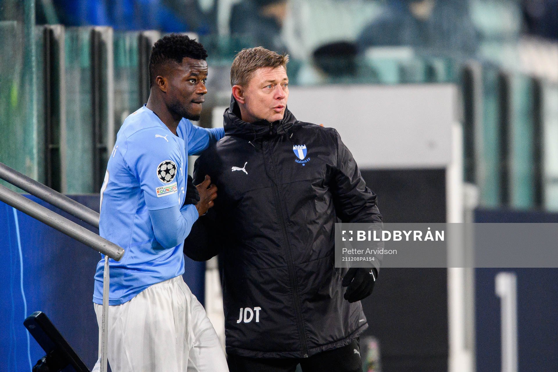 Malik Abubakari and Jon Dahl Tomasson, head coach of Malmö