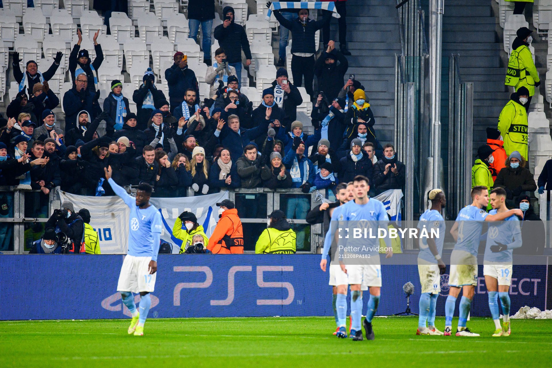 Fans and players of Malmö FF