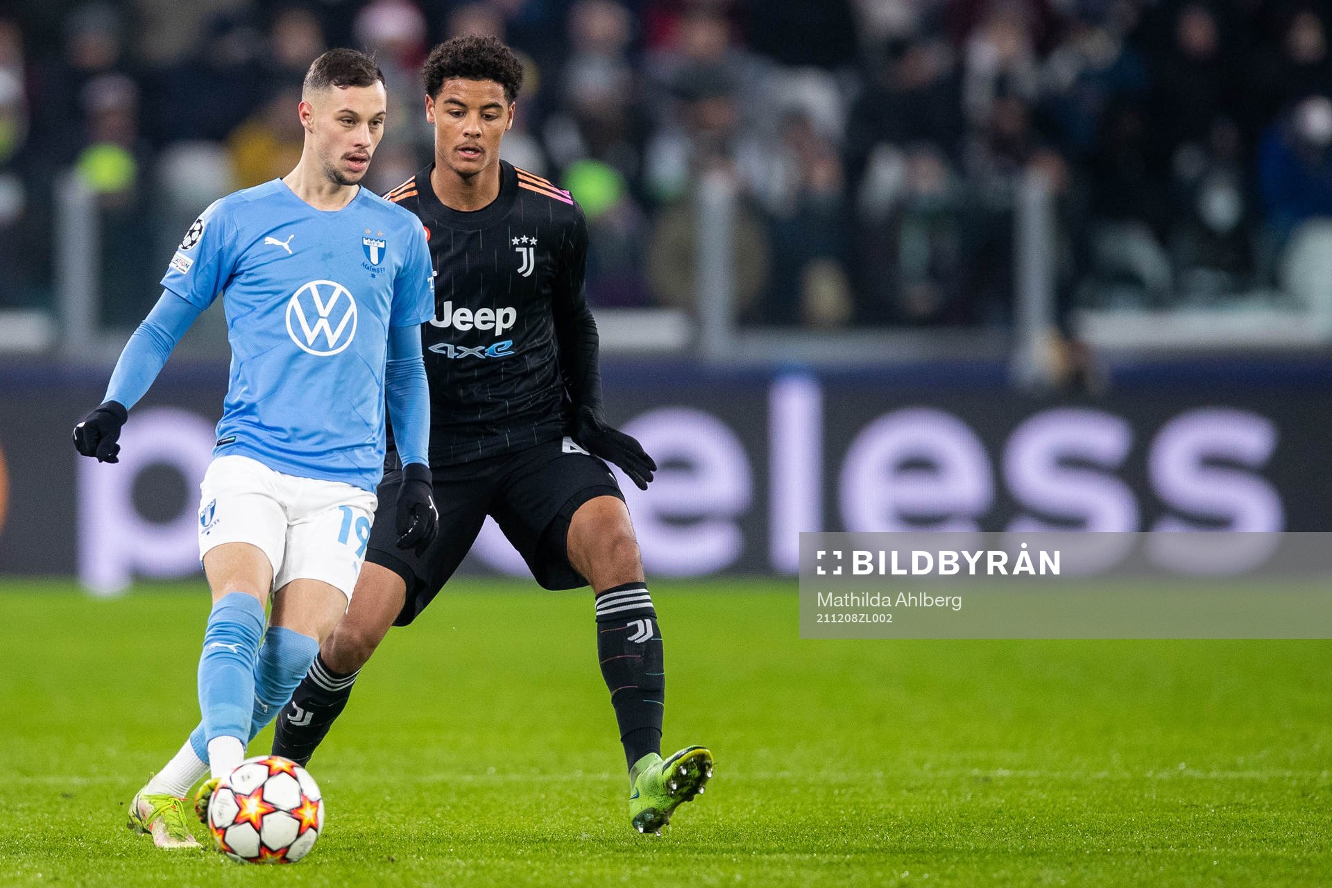 Veljko Birmancevic of Malmö FF and Koni De Winter of