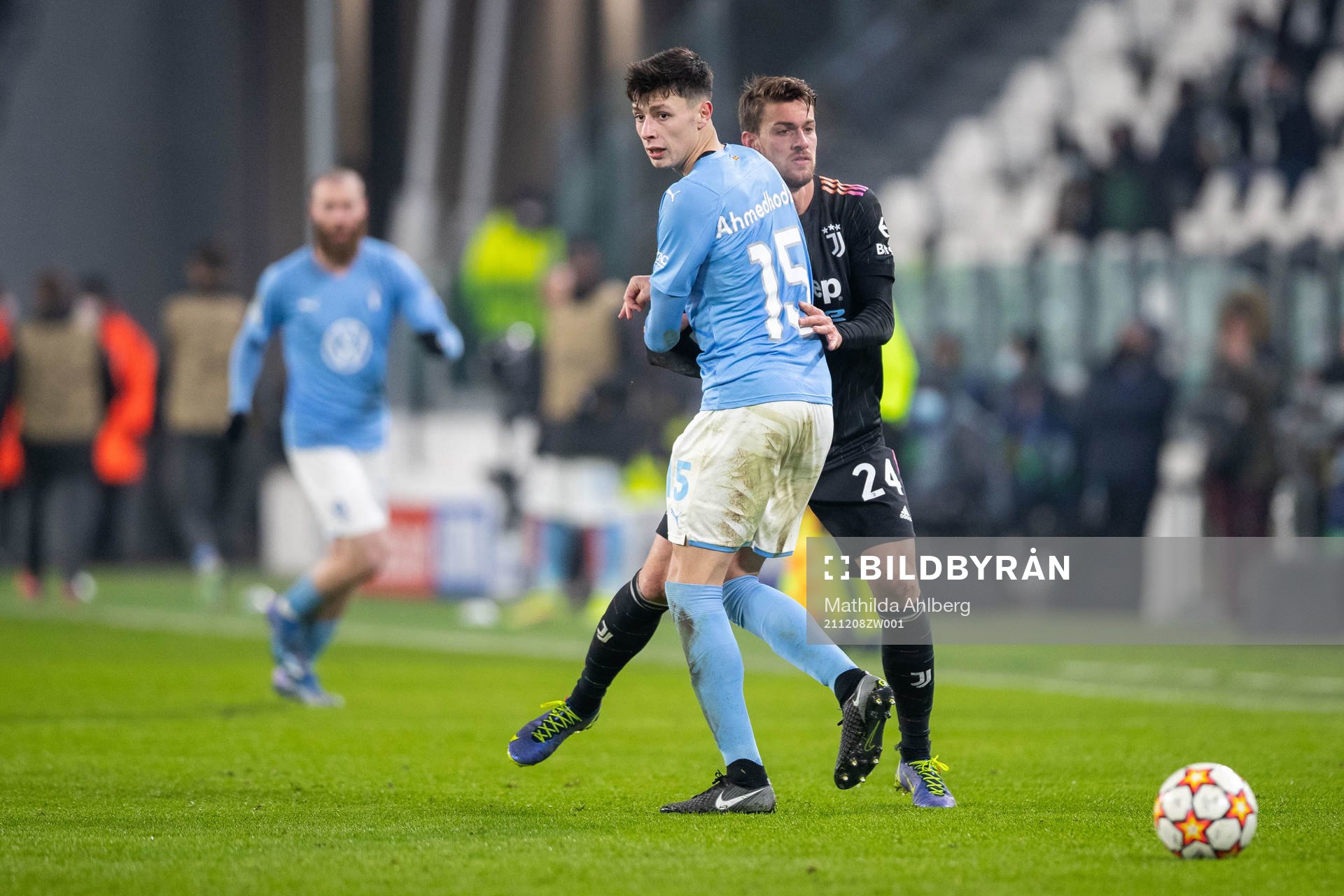 Anel Ahmedhodzic of Malmö FF and Daniele Rugani of Juventus
