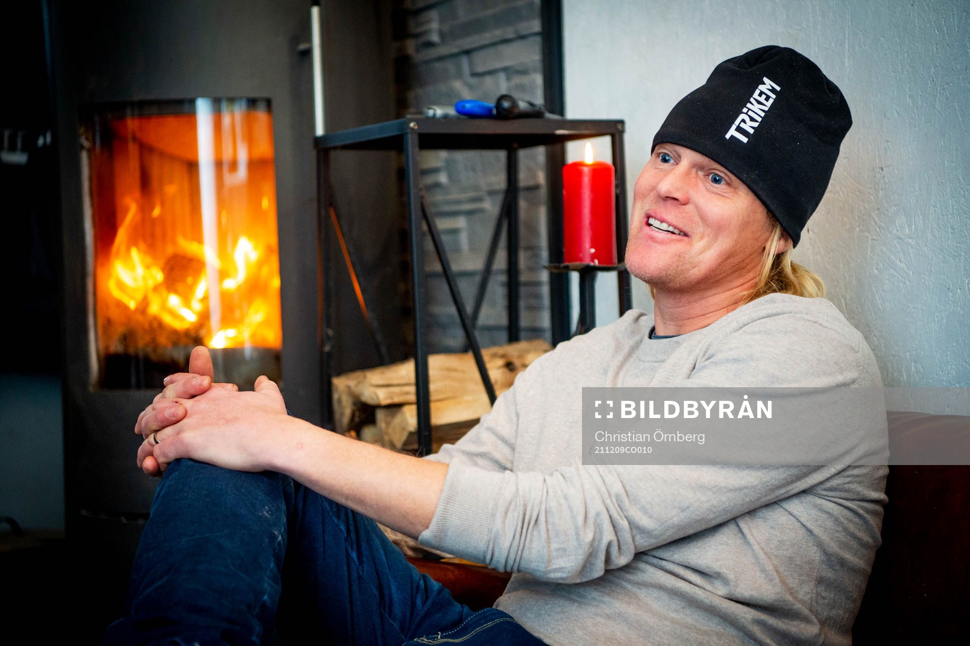 211209 Ryttaren Fredrik Jönsson i stallet
