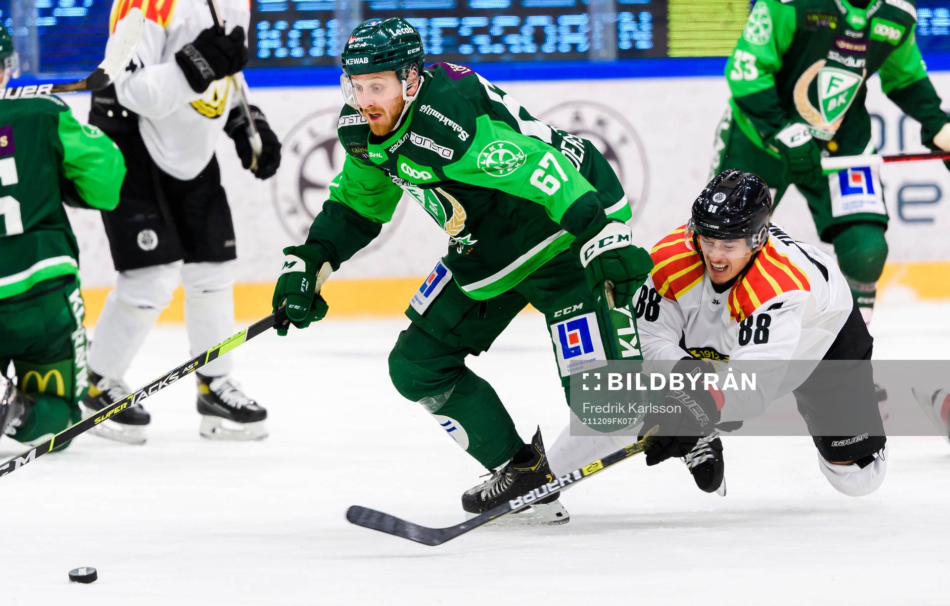Färjestads Pontus Widerström och Brynäs Dmytro Timashov