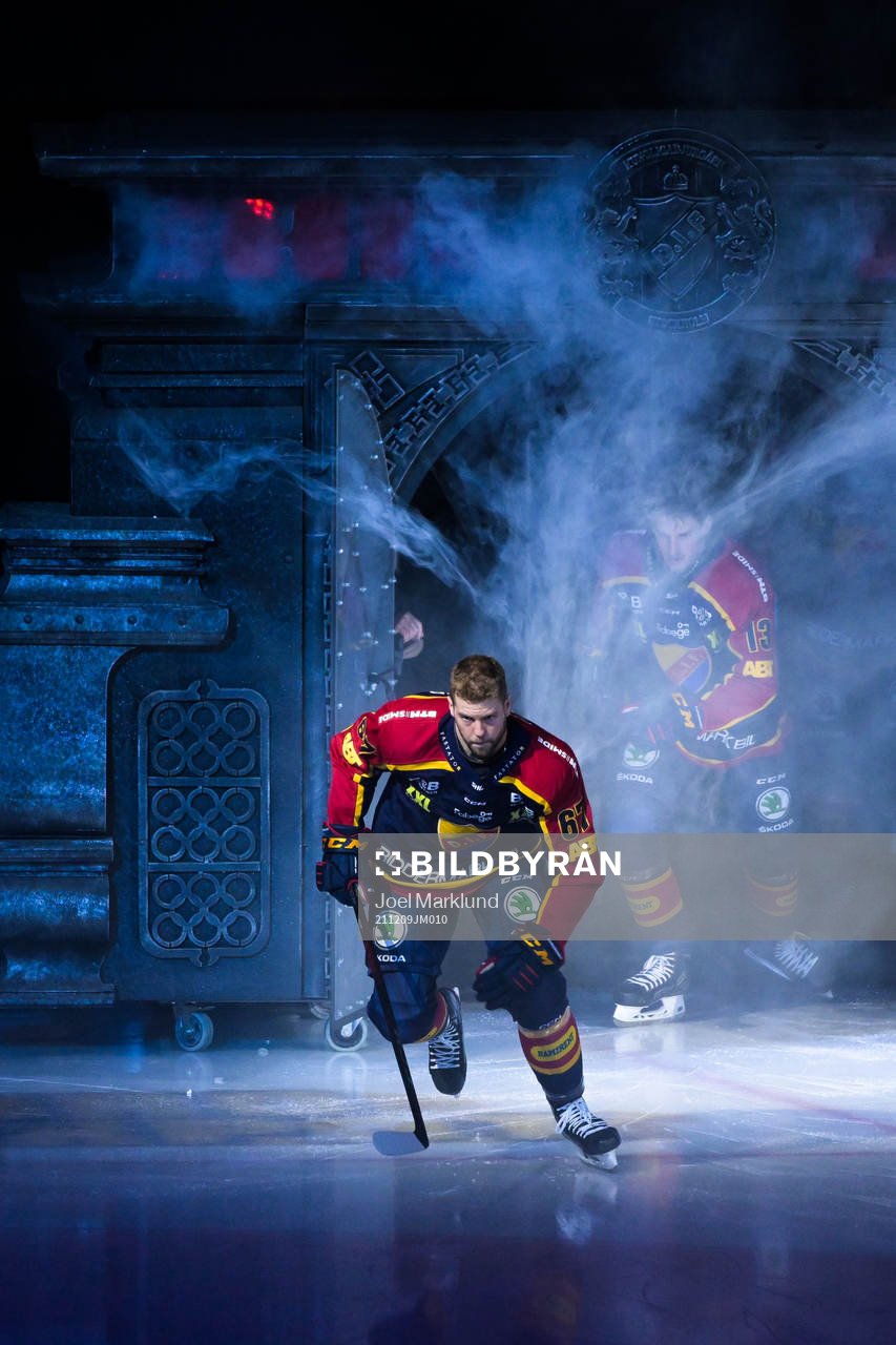 Djurgårdens Peter Holland gör entré till ishockeymatchen