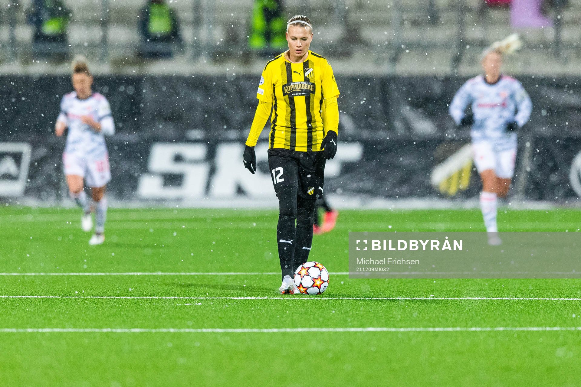 Stine Larsen of Häcken looks dejected