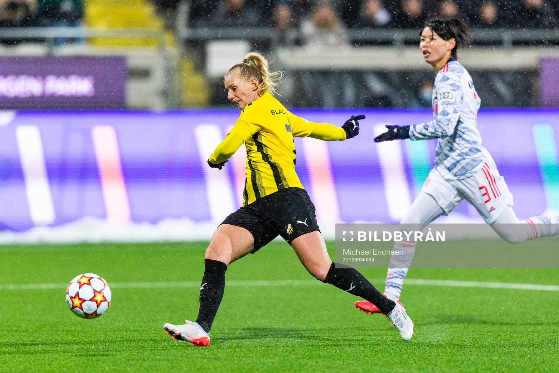 Stina Blackstenius of Häcken scores 1-0