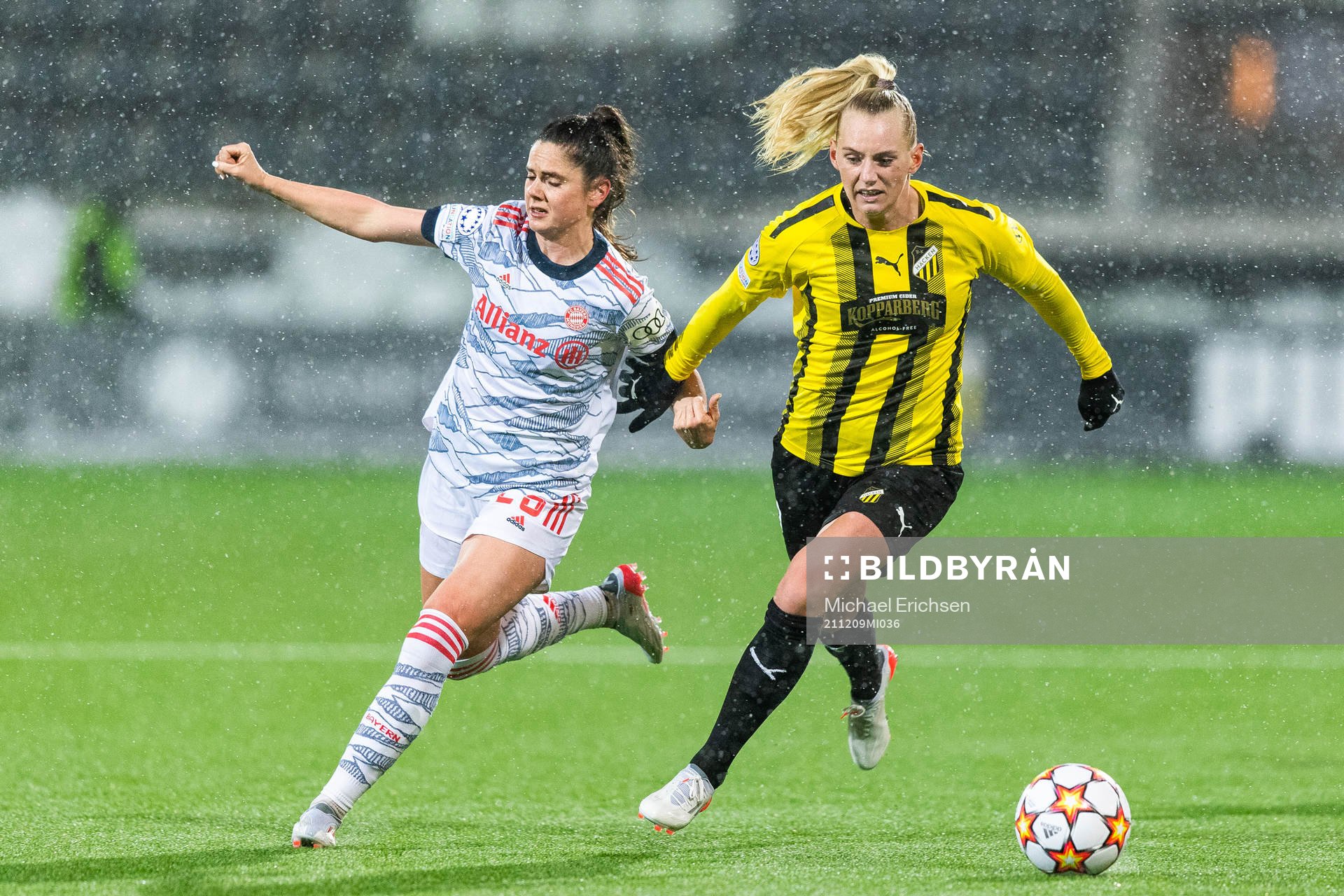Sarah Zadrazil of Bayern Munich and Stina Blackstenius of