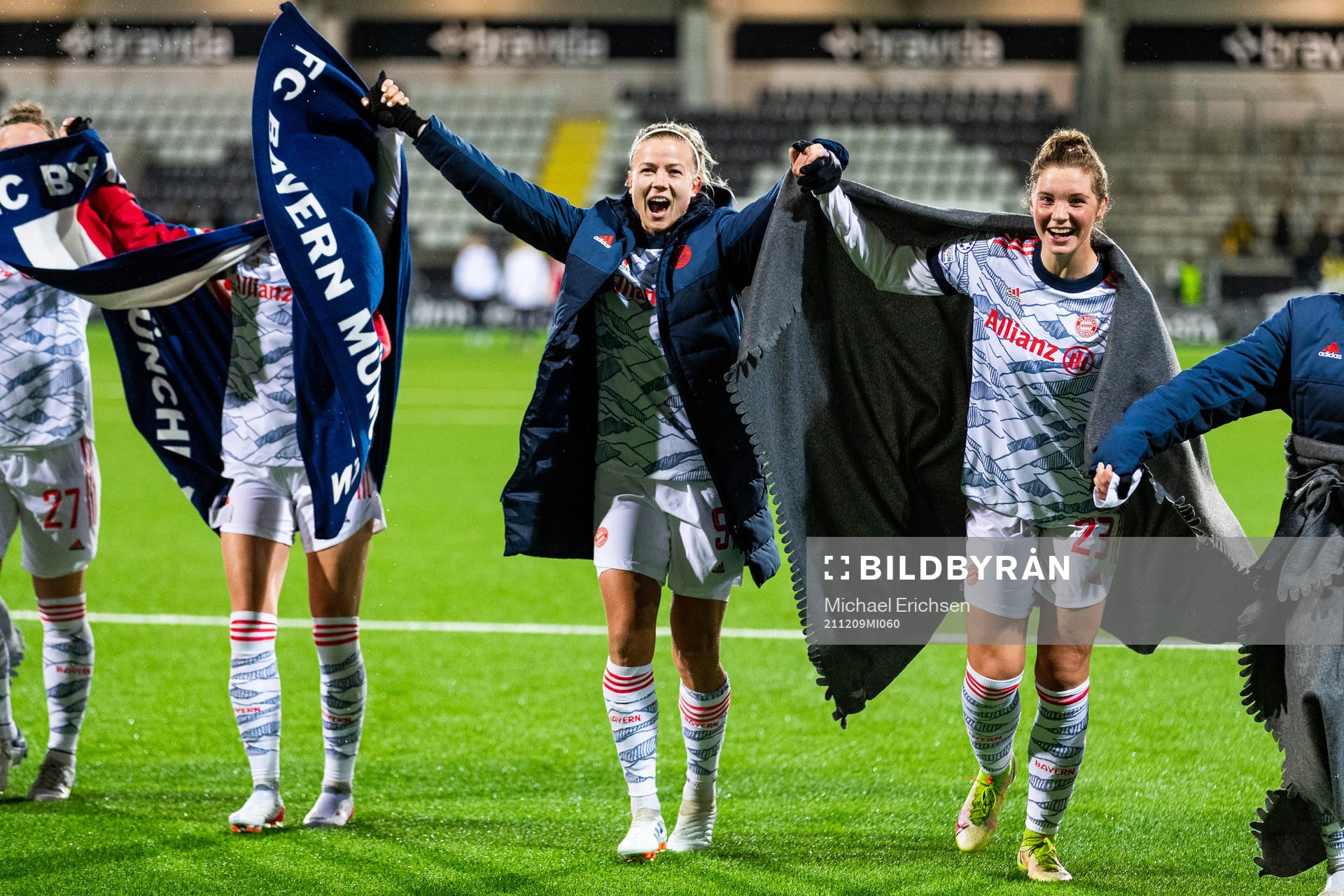 Hanna Glas and Karolina Lea Vilhjalmsdottir of Bayern