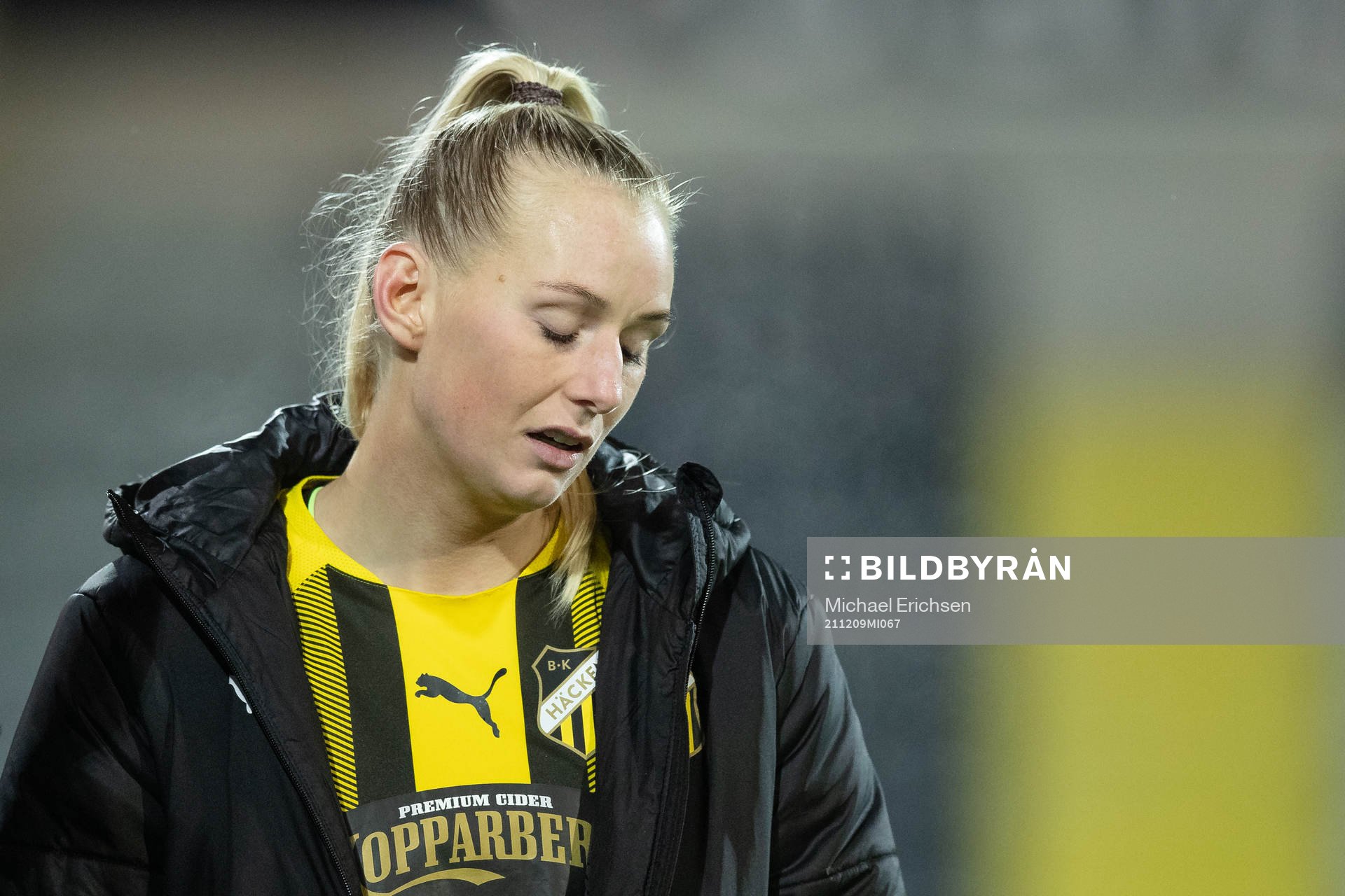 Stina Blackstenius of Häcken looks dejected