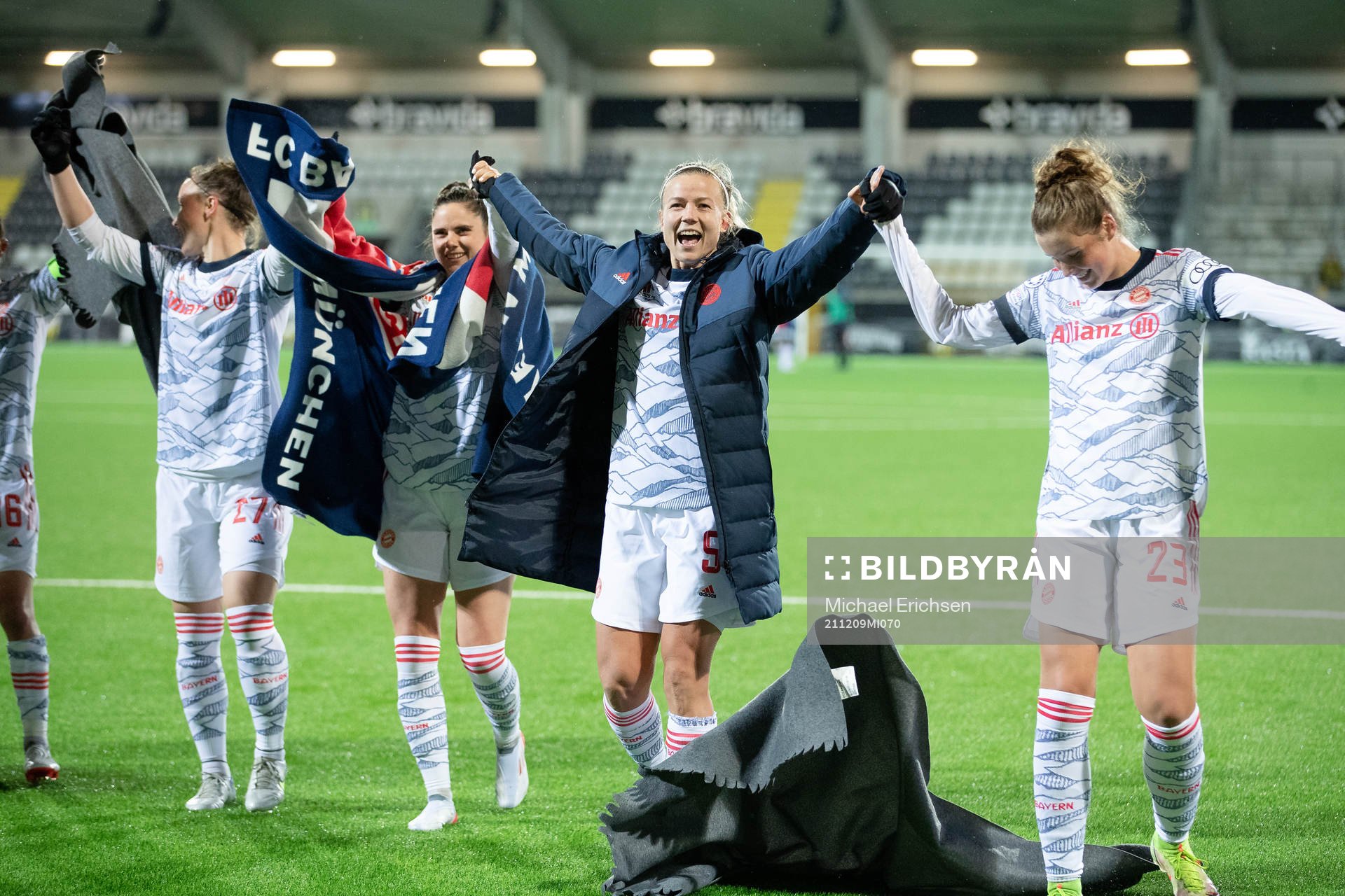 Hanna Glas of Bayern Munich celebrates