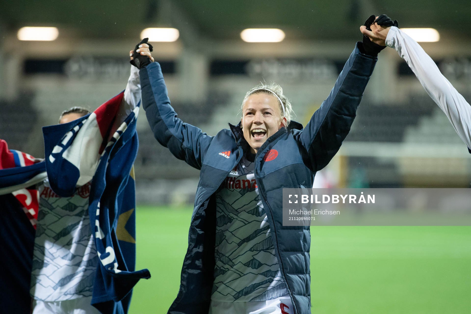 Hanna Glas of Bayern Munich celebrates