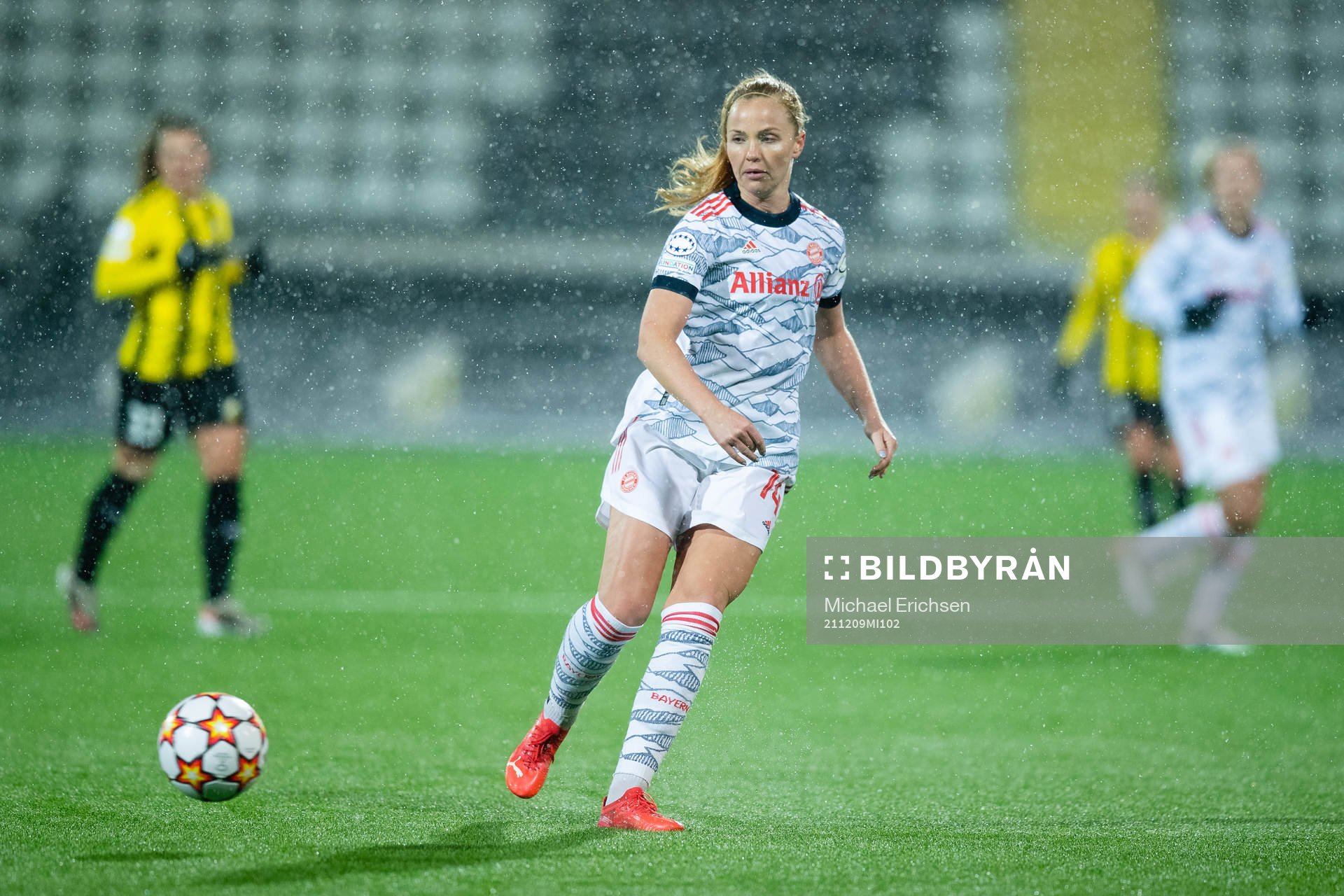 Glodis Viggosdottir of Bayern Munich during the UEFA Women's Champions League football match between Häcken and Bayern Munich on December 9, 2021 in Göteborg.