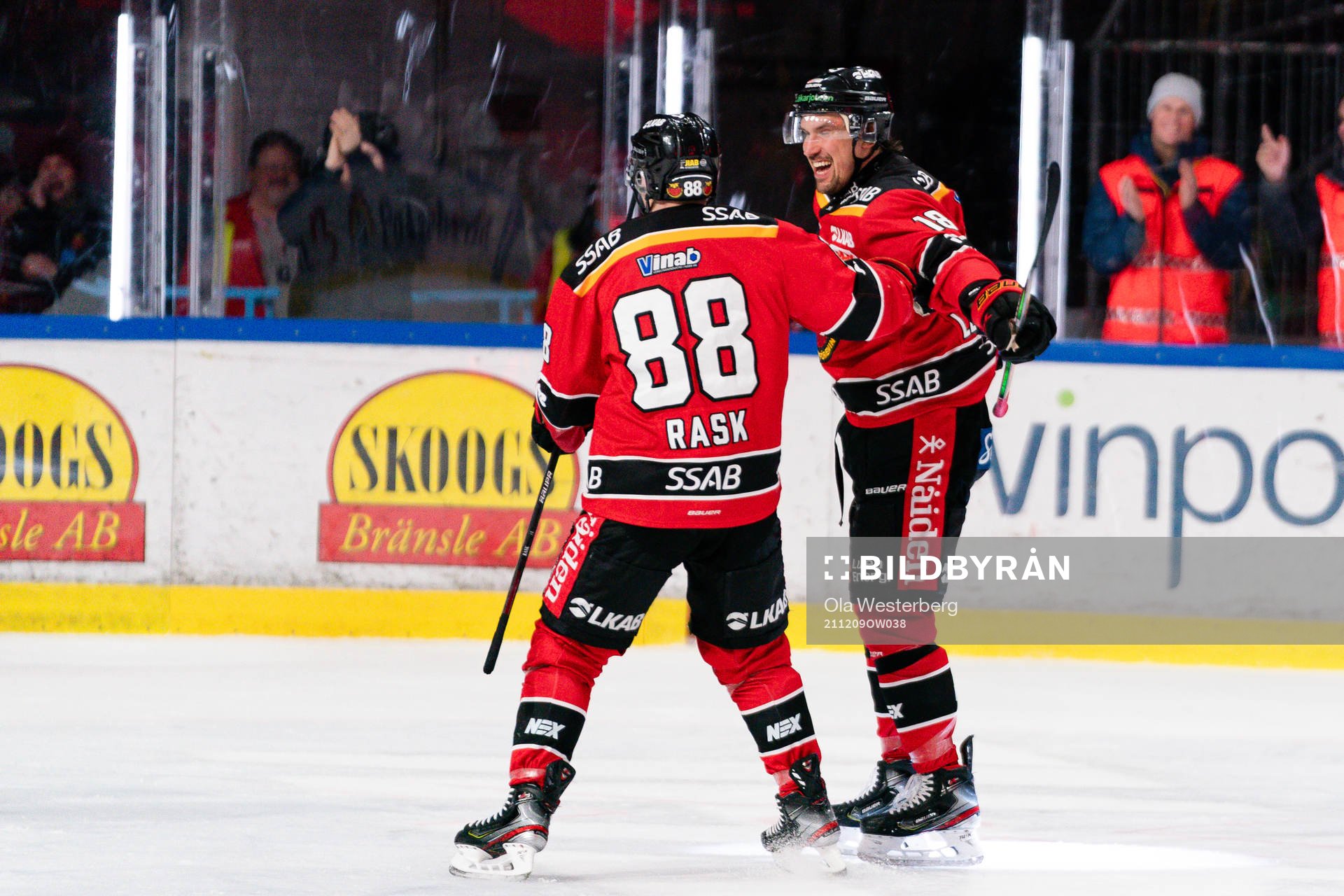 Luleås Joonas Rask och Sami Lepistö jublar