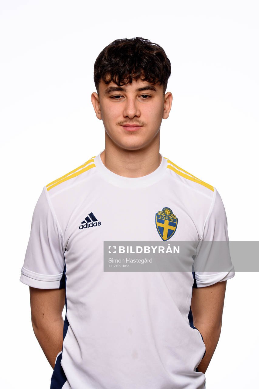 Simeon Jovanovski i P15-landslaget poserar för porträtt den 10 december 2021 i Stockholm. 