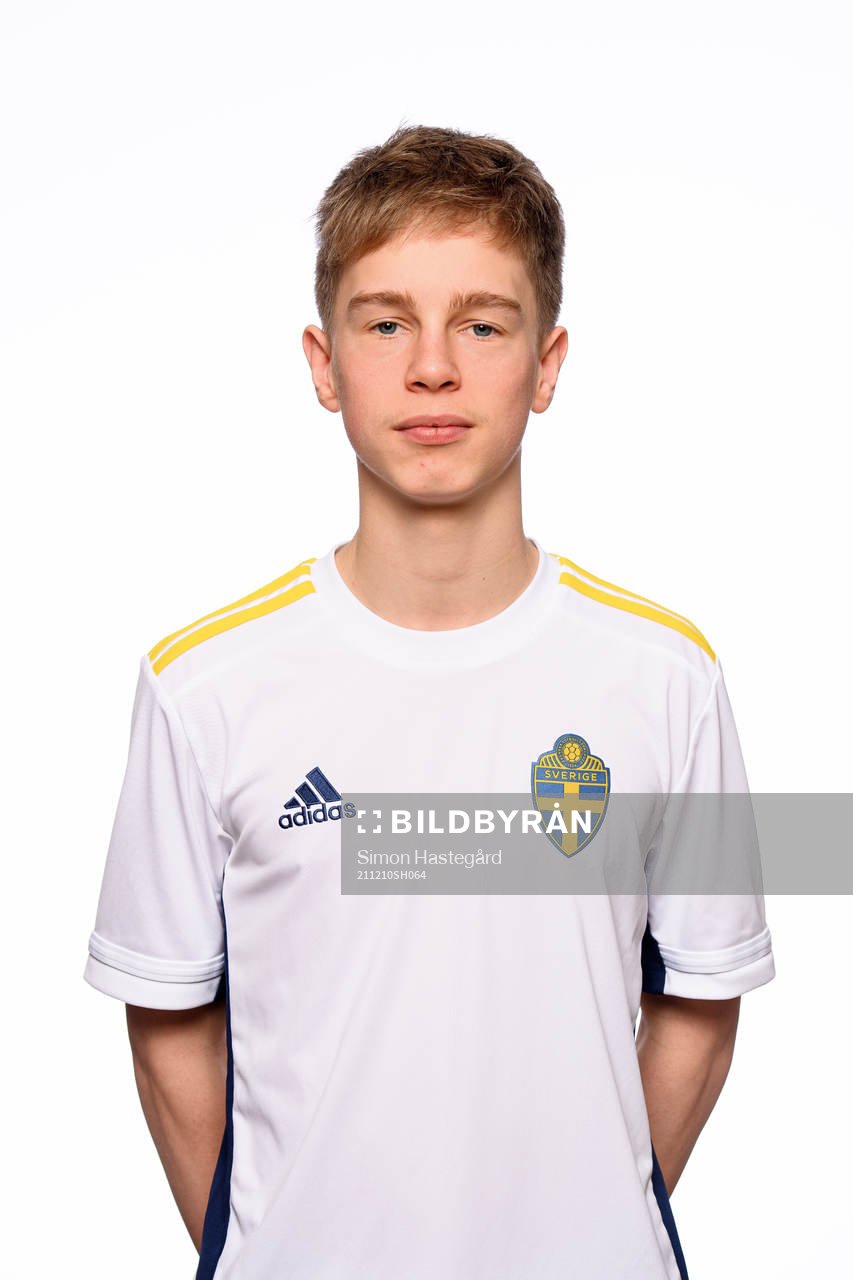 Oscar Steinke Brånby i P15-landslaget poserar för porträtt den 10 december 2021 i Stockholm. 