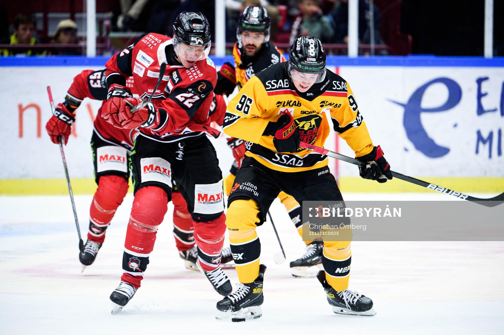 Malmö Redhawks Lars Bryggman och Luleås Pontus Andreasson